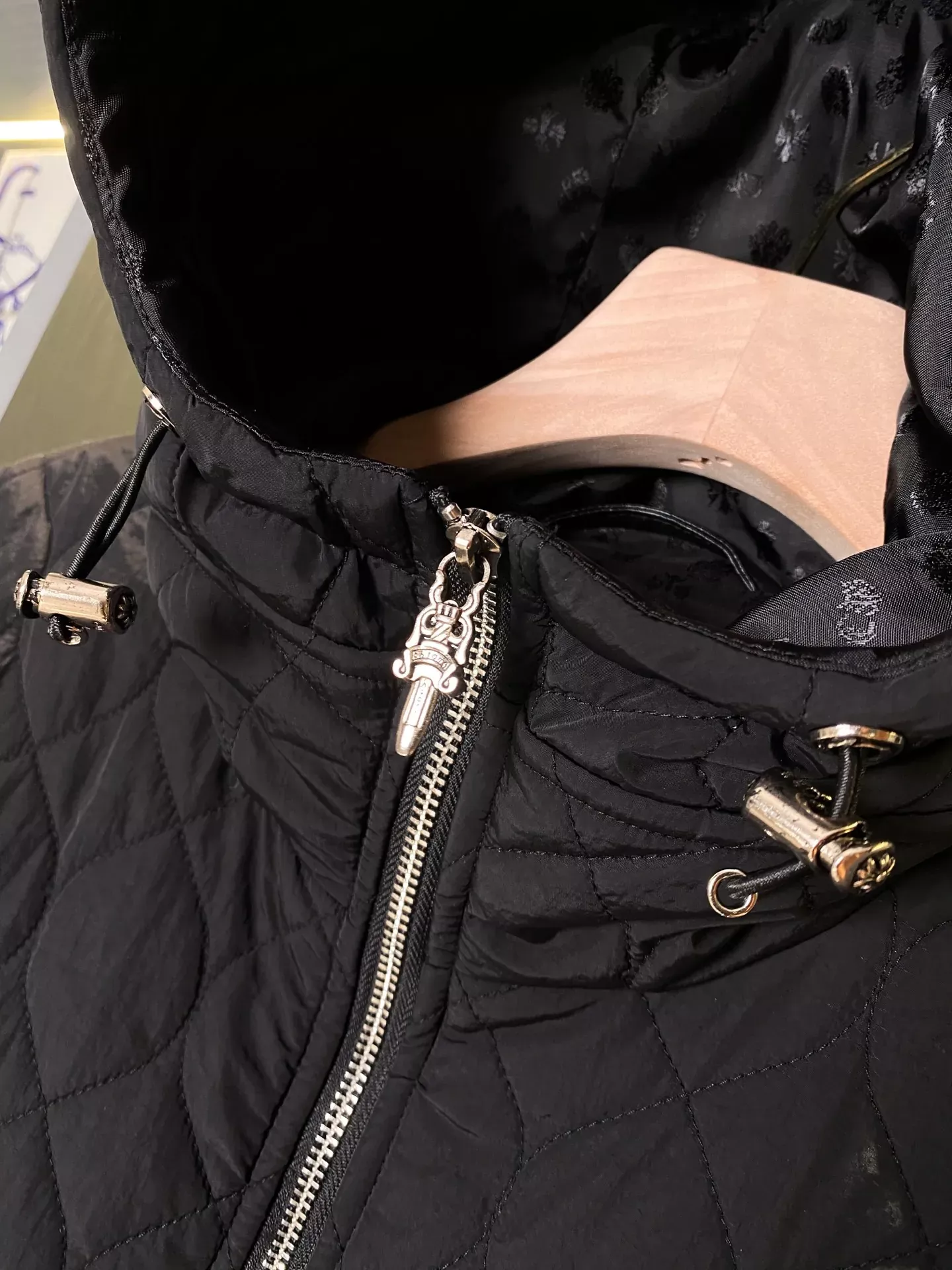 크롬하츠 퀼팅 후드 숏패딩 남녀공용 쇼트 패딩 상세 이미지 4