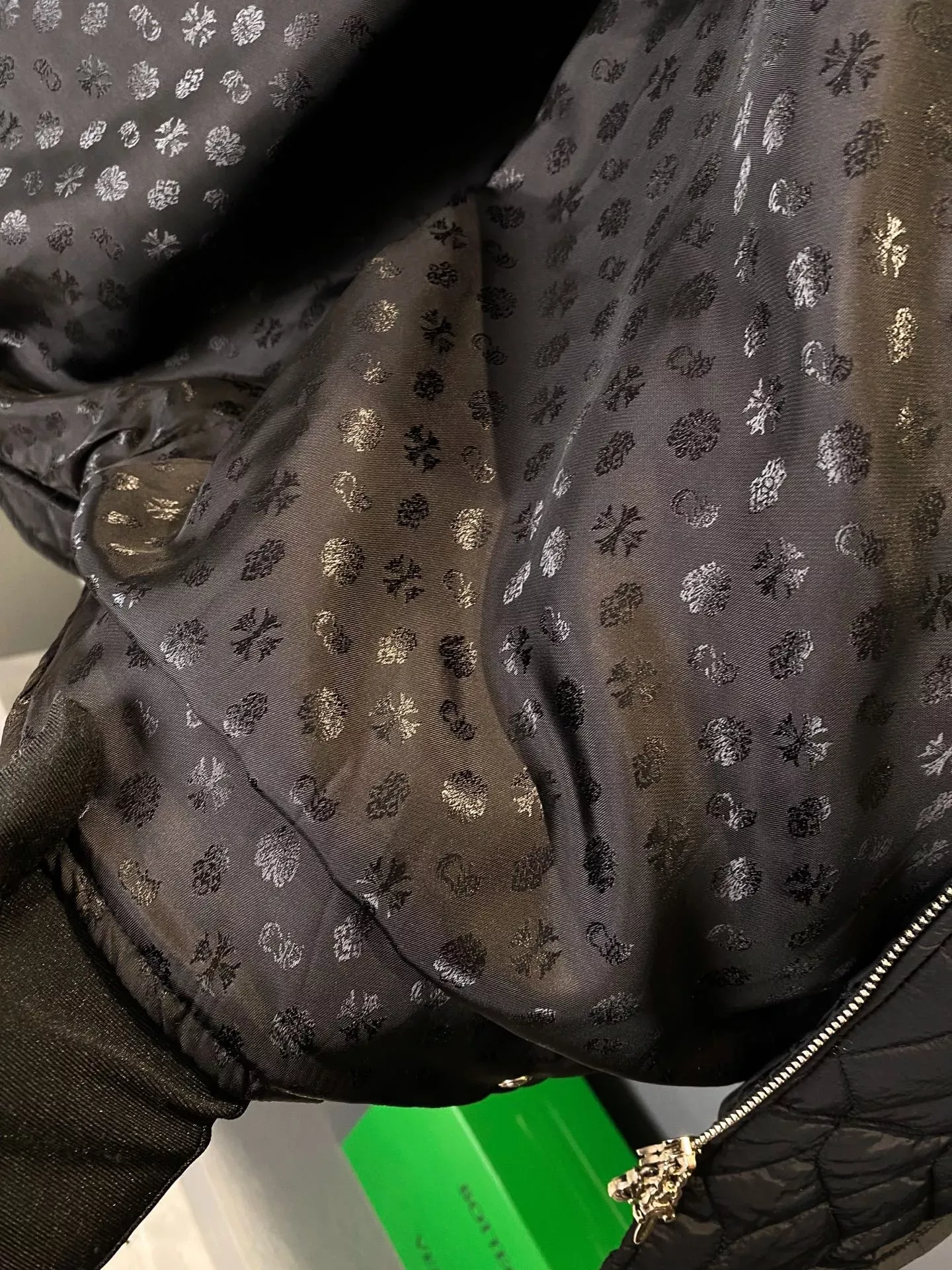크롬하츠 퀼팅 후드 숏패딩 남녀공용 쇼트 패딩 상세 이미지 9