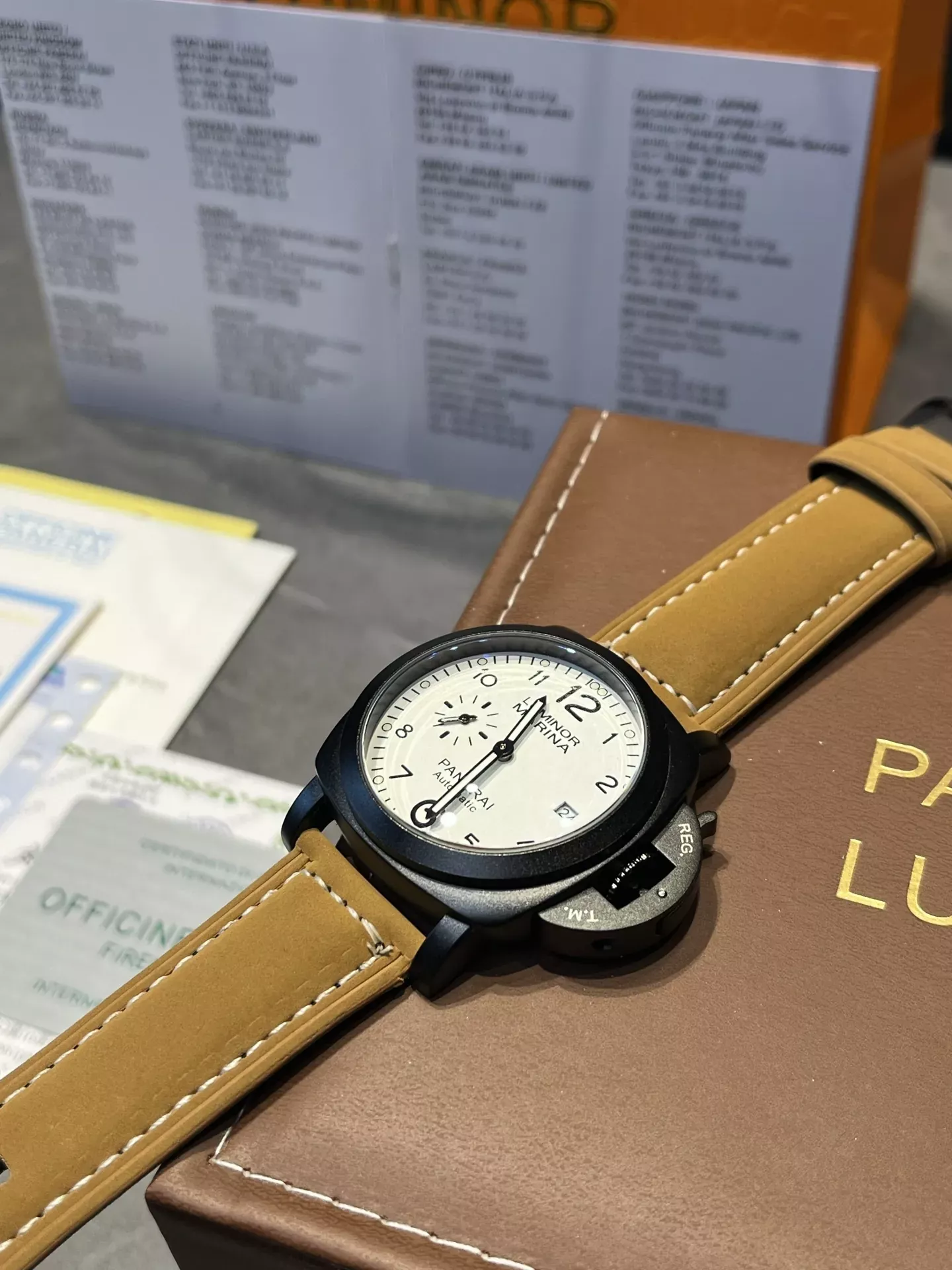 파네라이 루미노르 40mm 남성용 가죽 시계 상세 이미지 8