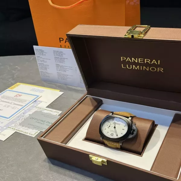 파네라이 루미노르 40mm 남성용 가죽 시계
