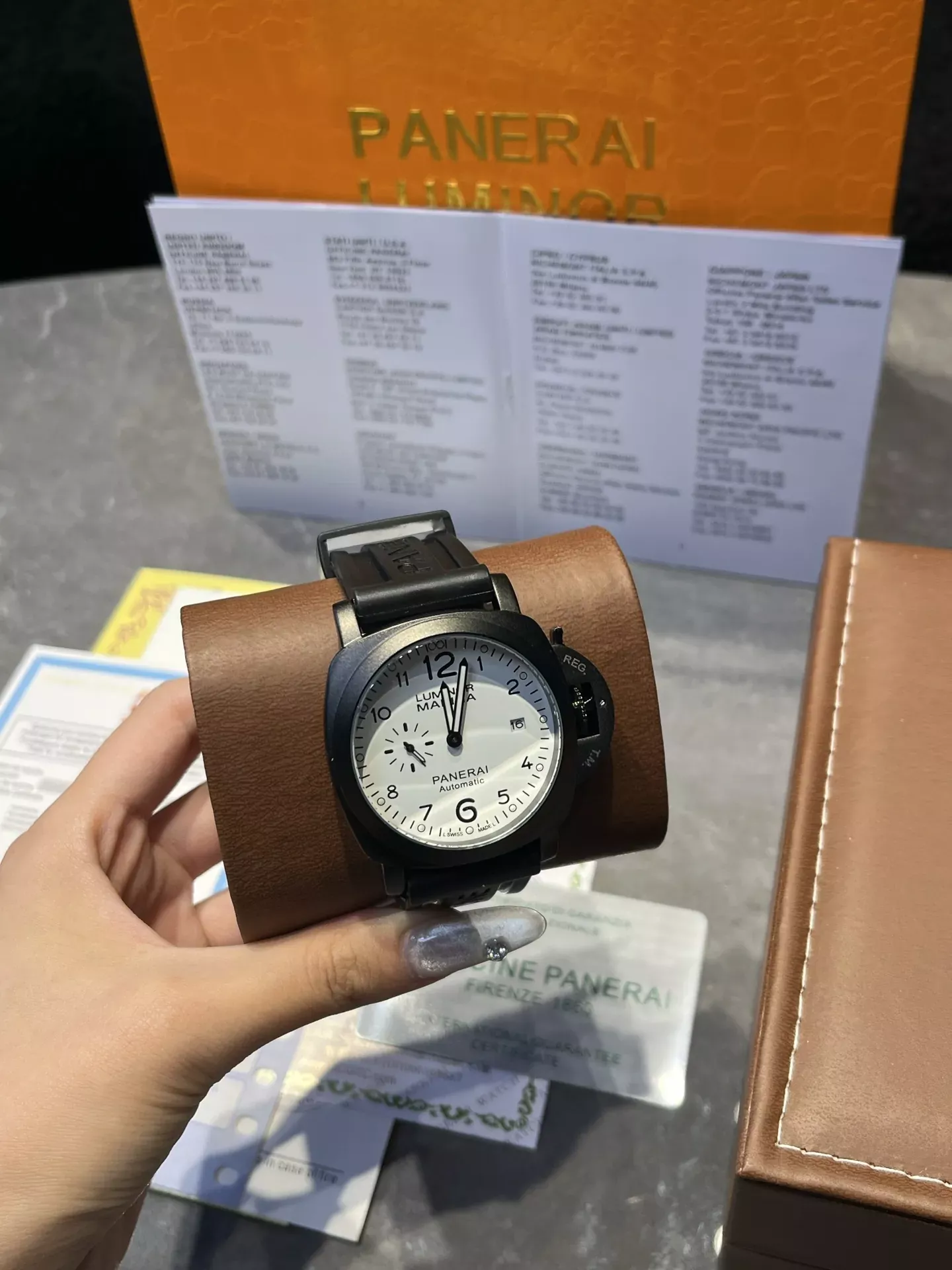 파네라이 루미노르 40mm 우레탄 남성용 우레탄 시계 상세 이미지 2