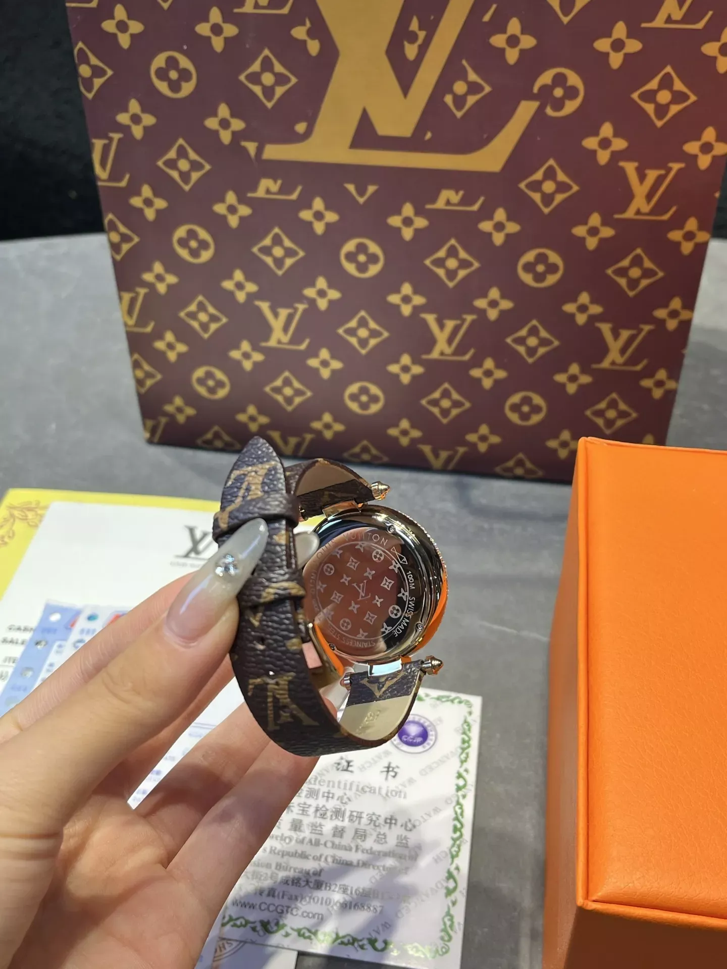 루이비통 쿼츠 가죽 여성용 가죽 시계 상세 이미지 5
