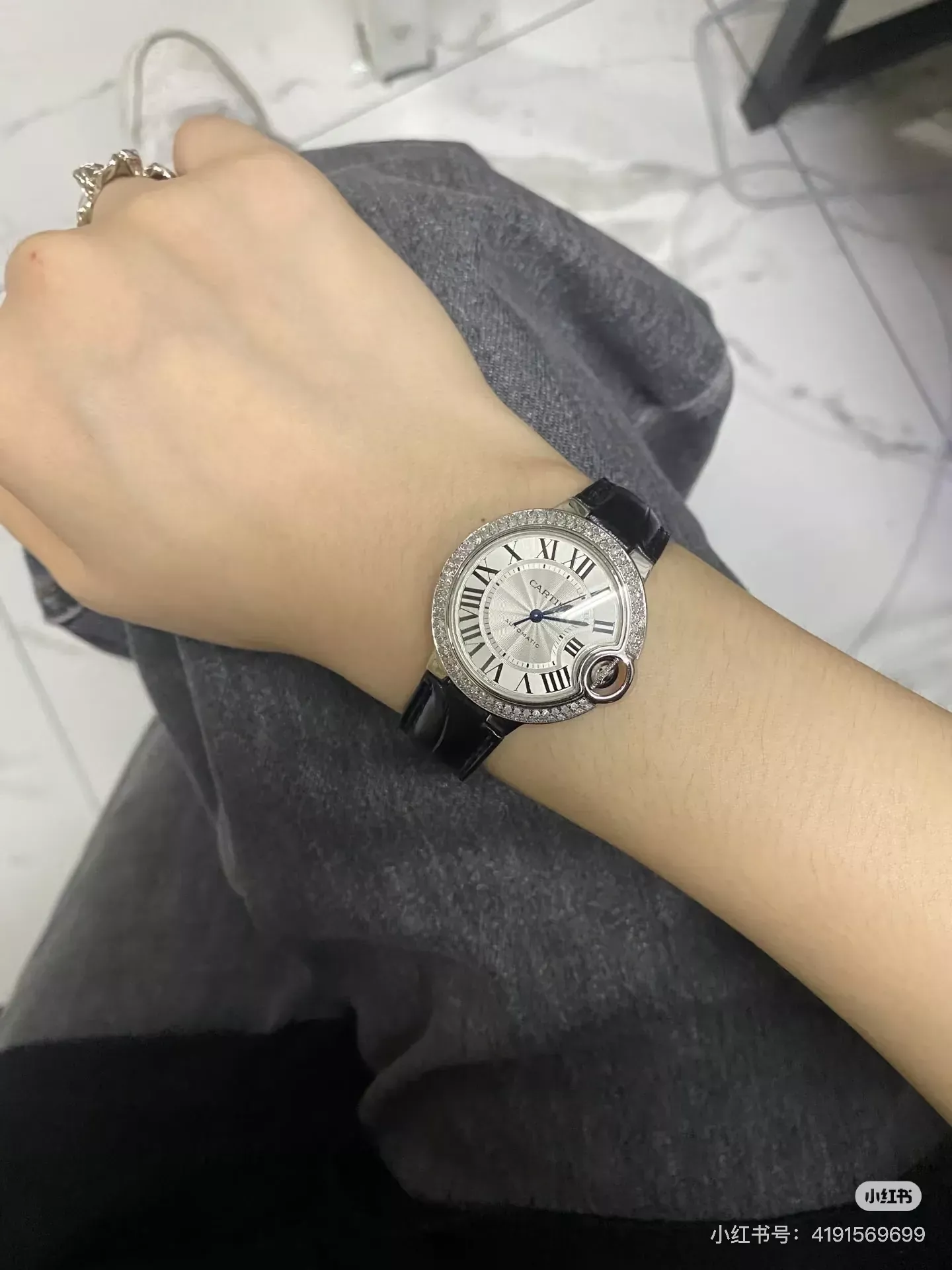 까르띠에 블루 벌룬 36mm 여성용 가죽 시계 상세 이미지 12