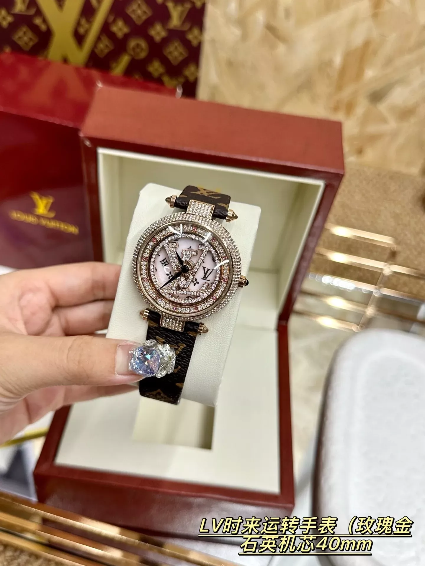 루이비통 쿼츠 40mm 여성용 가죽 시계 상세 이미지 3