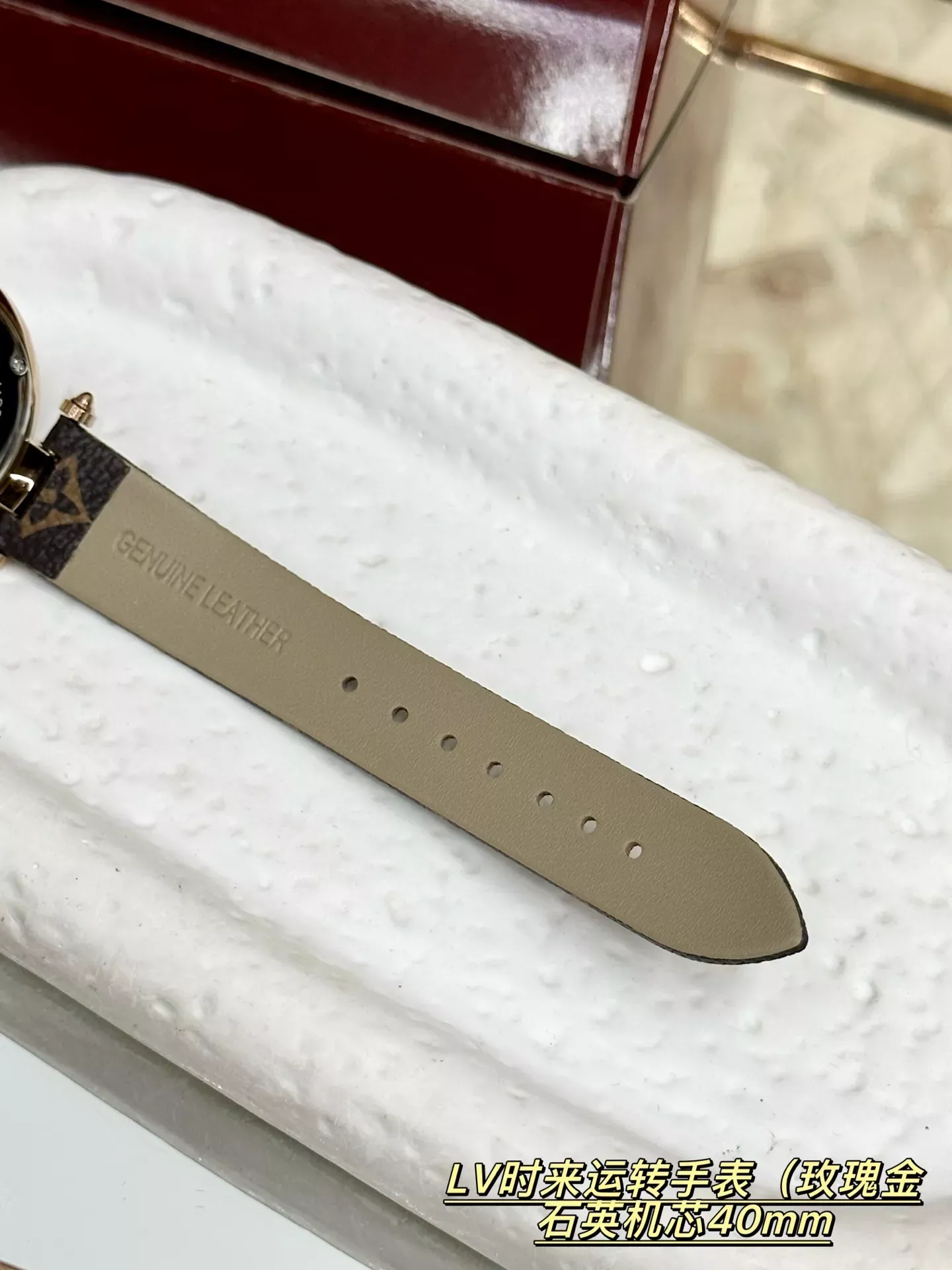 루이비통 쿼츠 40mm 여성용 가죽 시계 상세 이미지 5