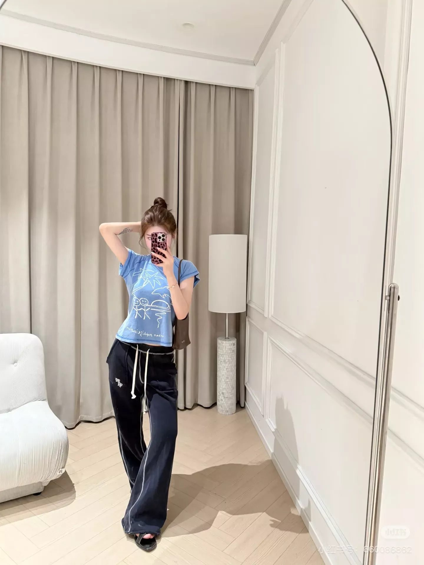 어반소피스티케이션 그래픽 워싱 크롭 여성용 반소매 티셔츠 상세 이미지 35