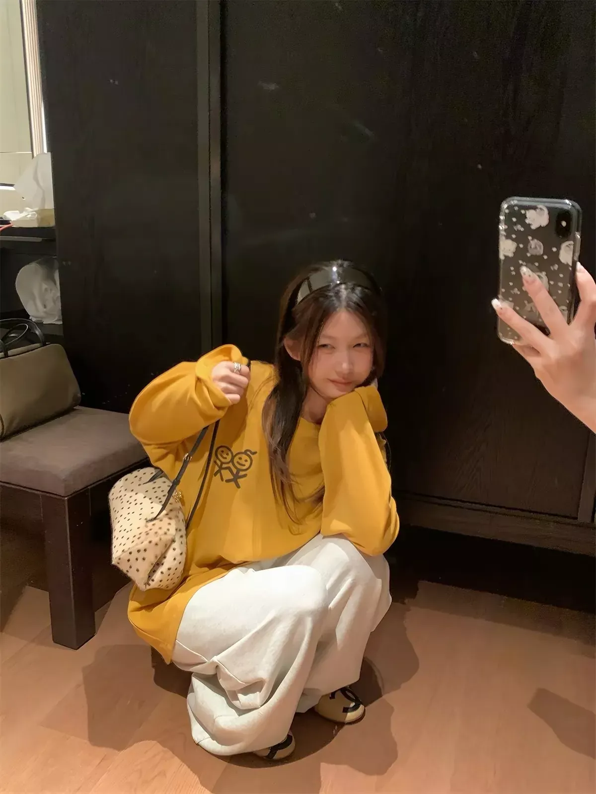 어반소피스티케이션 스틱 피규어 프린트 여성용 긴소매 티셔츠 상세 이미지 1