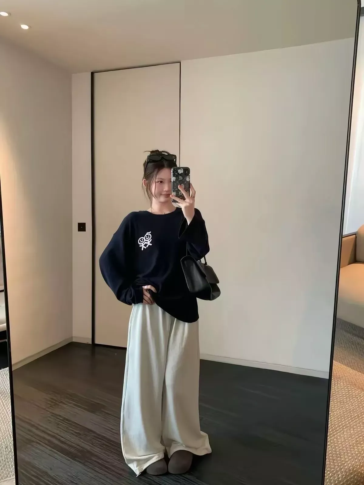 어반소피스티케이션 스틱 피규어 프린트 여성용 긴소매 티셔츠 상세 이미지 4