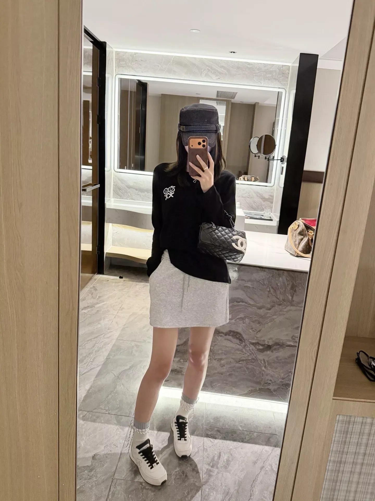 어반소피스티케이션 스틱 피규어 프린트 여성용 긴소매 티셔츠 상세 이미지 84