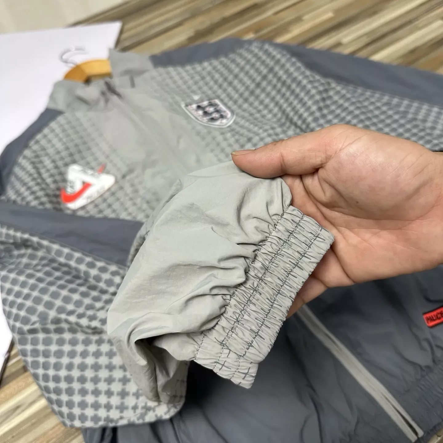 나이키 자수 로고 배색 스탠드 남녀공용 집업 재킷 상세 이미지 6
