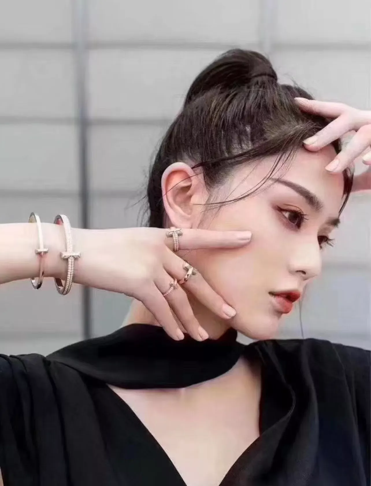 티파니앤코 로즈골드 T 장식 테두리 큐빅 팔찌 상세 이미지 9