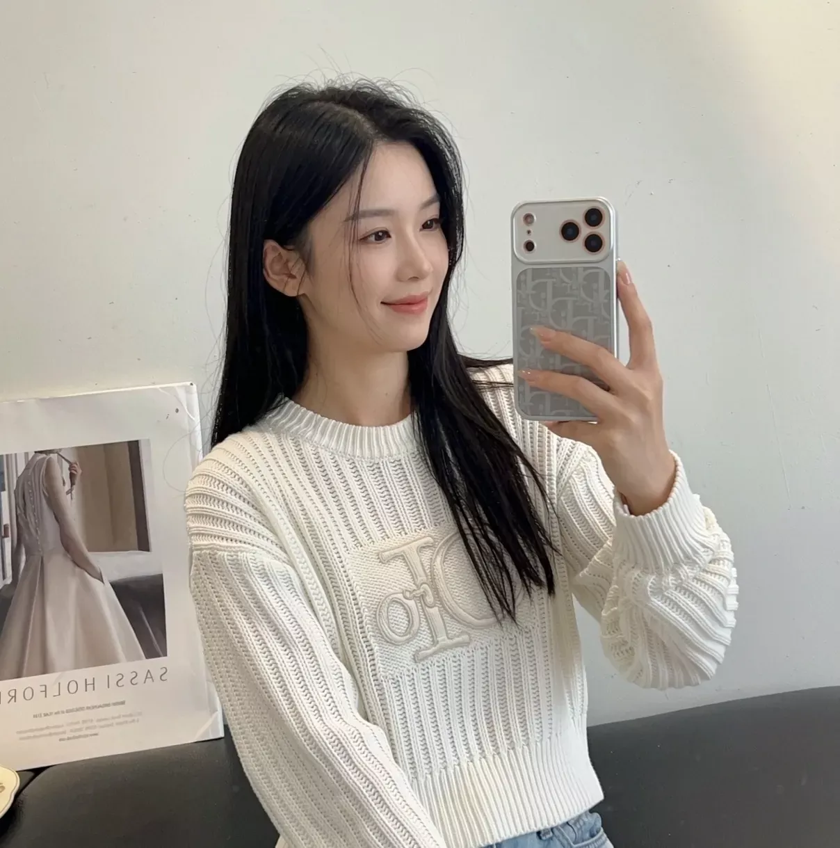 디올 엠보 로고 가죽 아이폰 케이스 상세 이미지 4