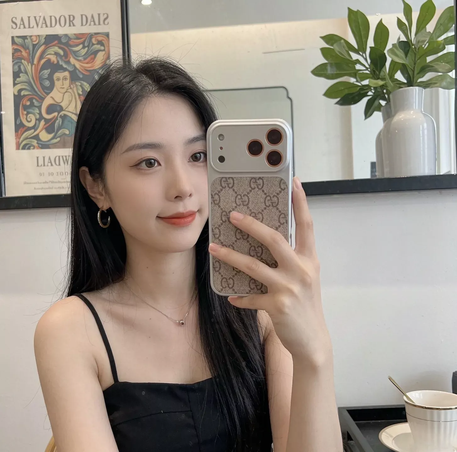 구찌 클래식 모노그램 카메라 아이폰 케이스 상세 이미지 20