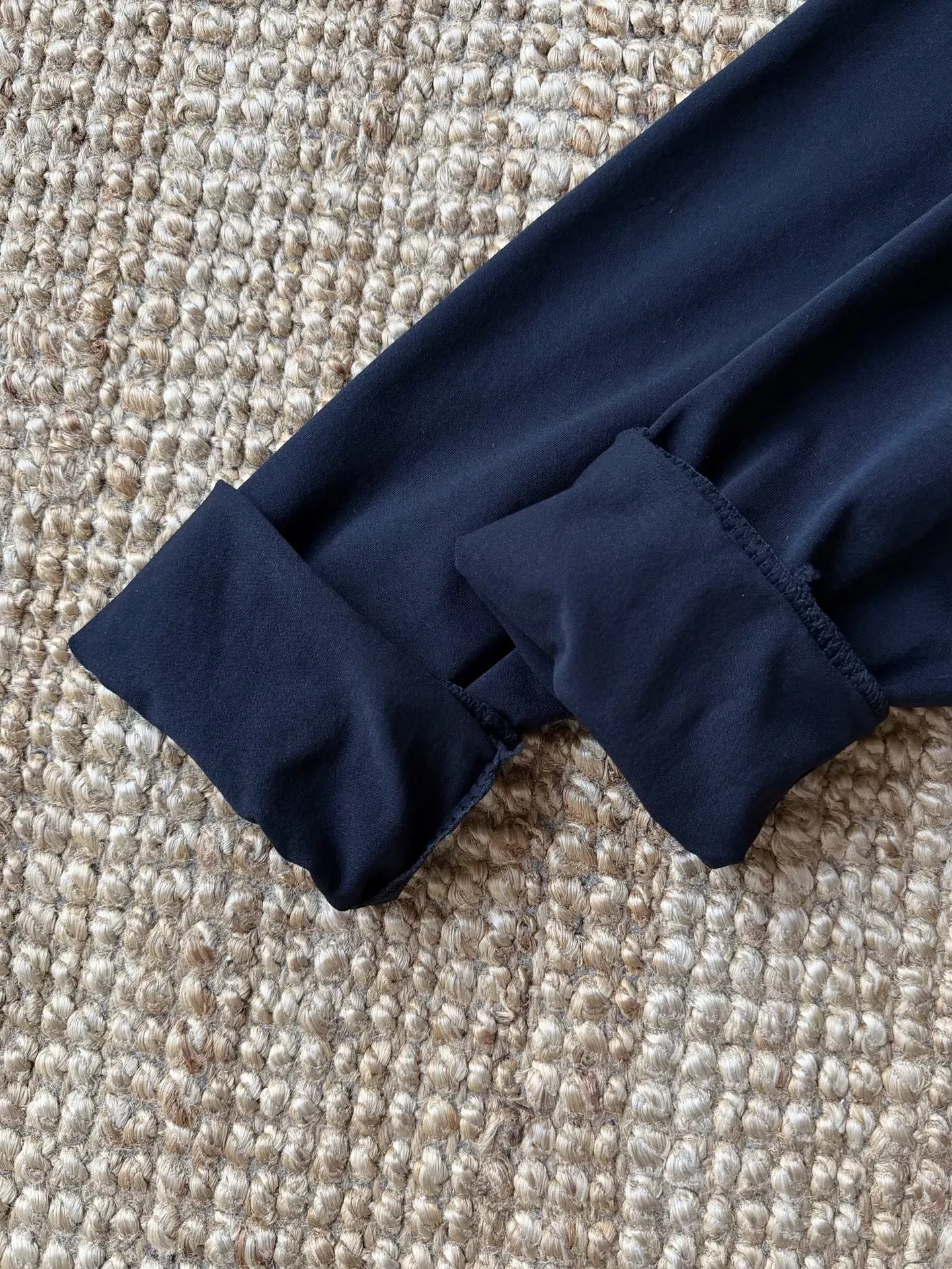 온러닝 심플 로고 긴소매 남녀공용 긴소매 티셔츠 상세 이미지 18