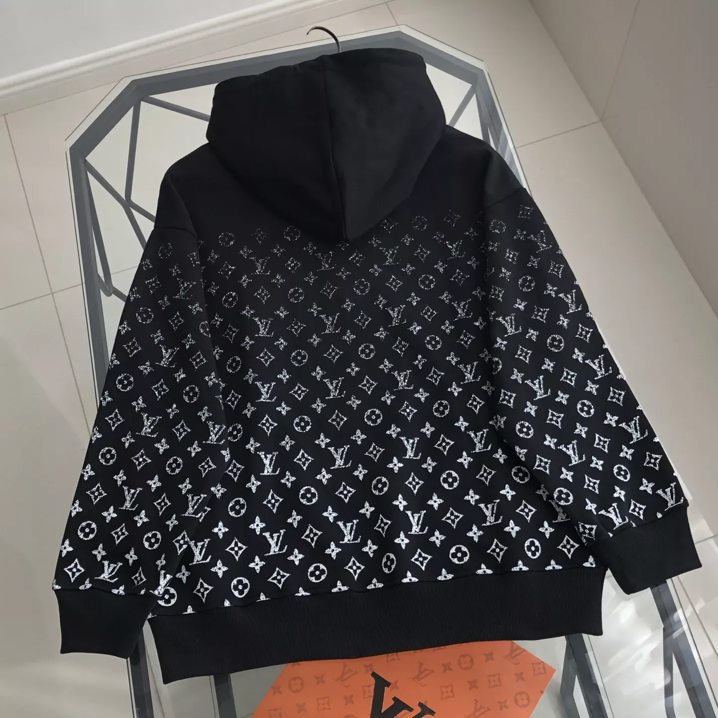 루이비통 로고 프린트 코튼 후드 남녀공용 후드 티셔츠 상세 이미지 2