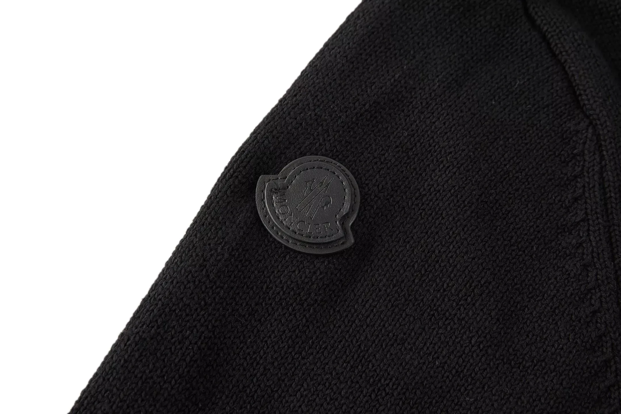 몽클레어 복합 가죽 로고 긴소매 남녀공용 긴소매 니트 상세 이미지 4
