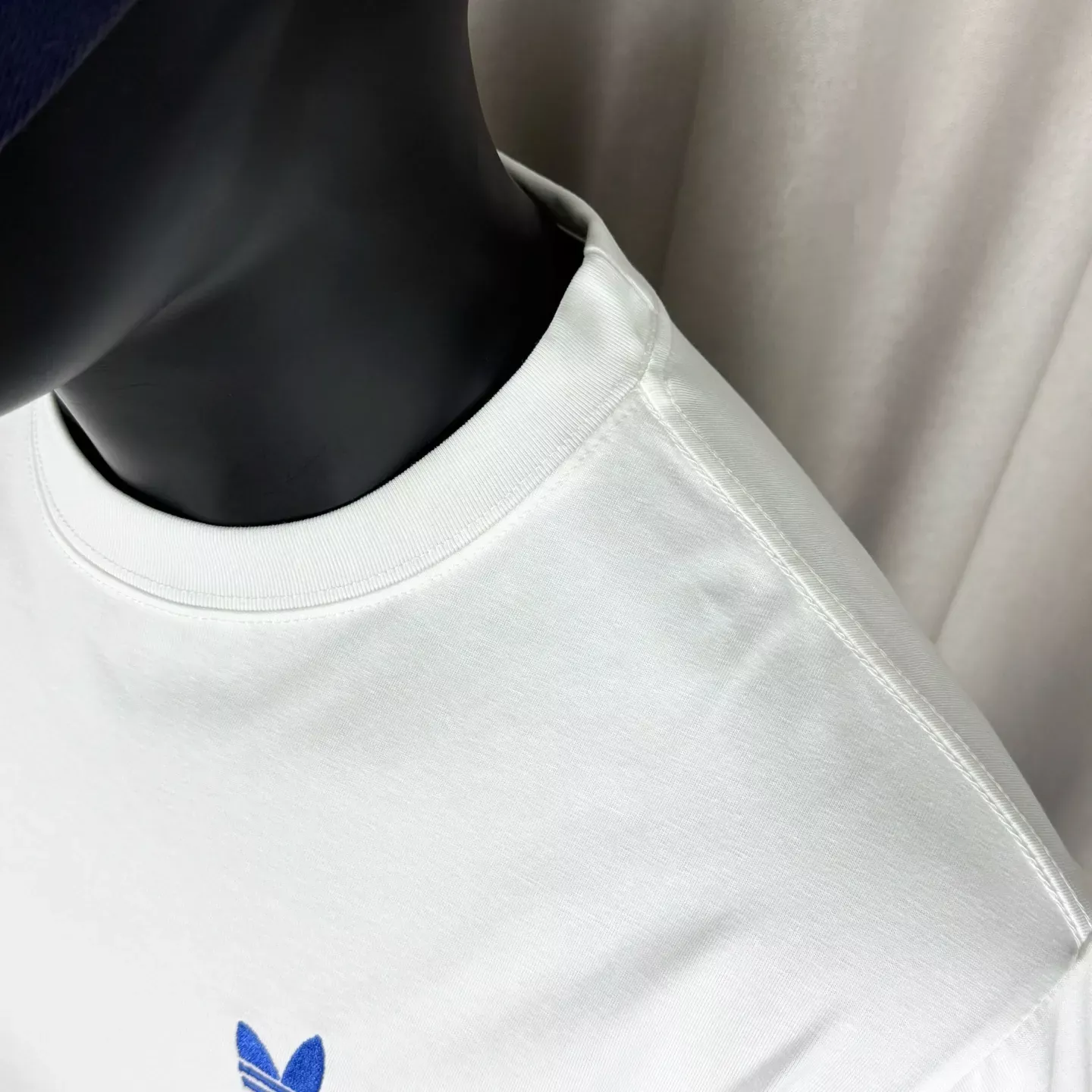 아디다스 자수 프린트 오버핏 남녀공용 긴소매 티셔츠 상세 이미지 15