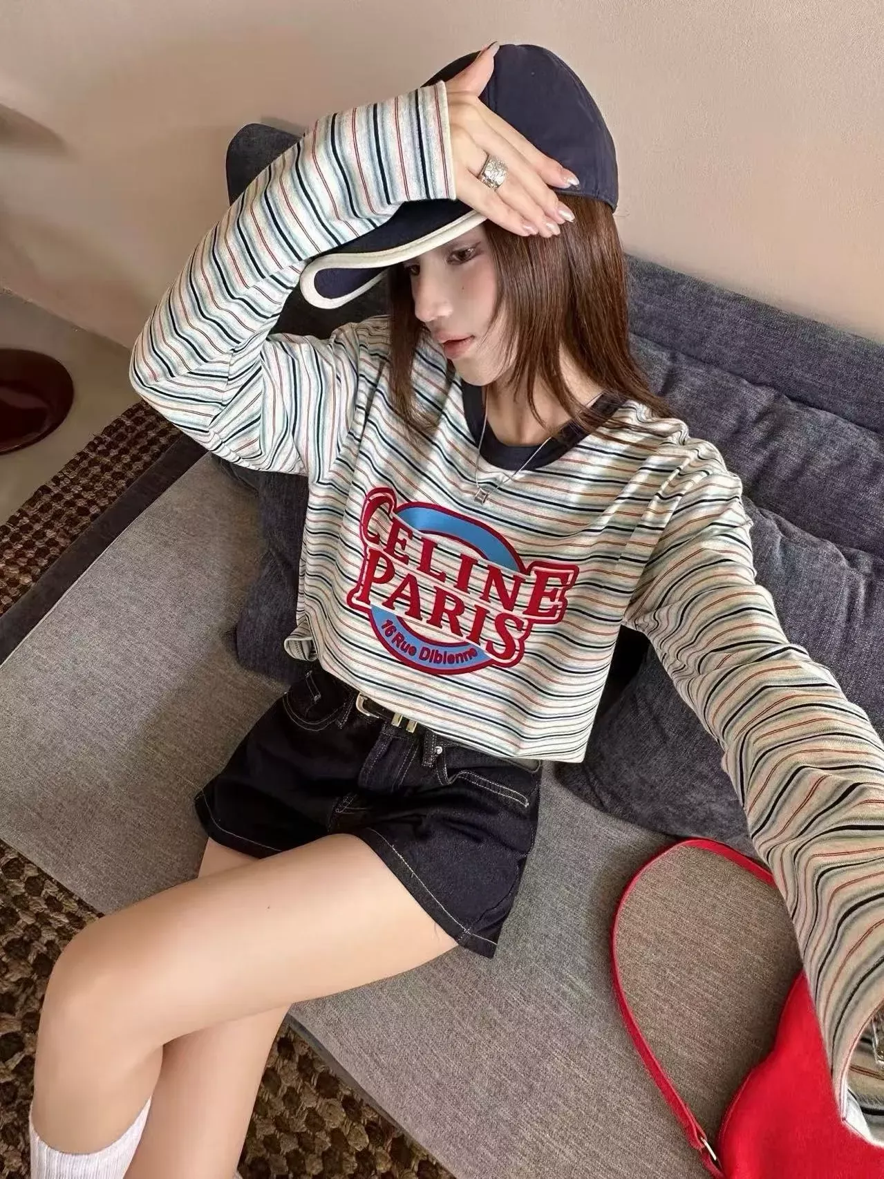 셀린느 플로킹 레터링 스트라이프 여성용 긴소매 티셔츠 상세 이미지 11