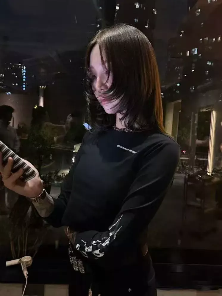 크롬하츠 바람문자 프린트 크롭 여성용 긴소매 티셔츠 상세 이미지 18