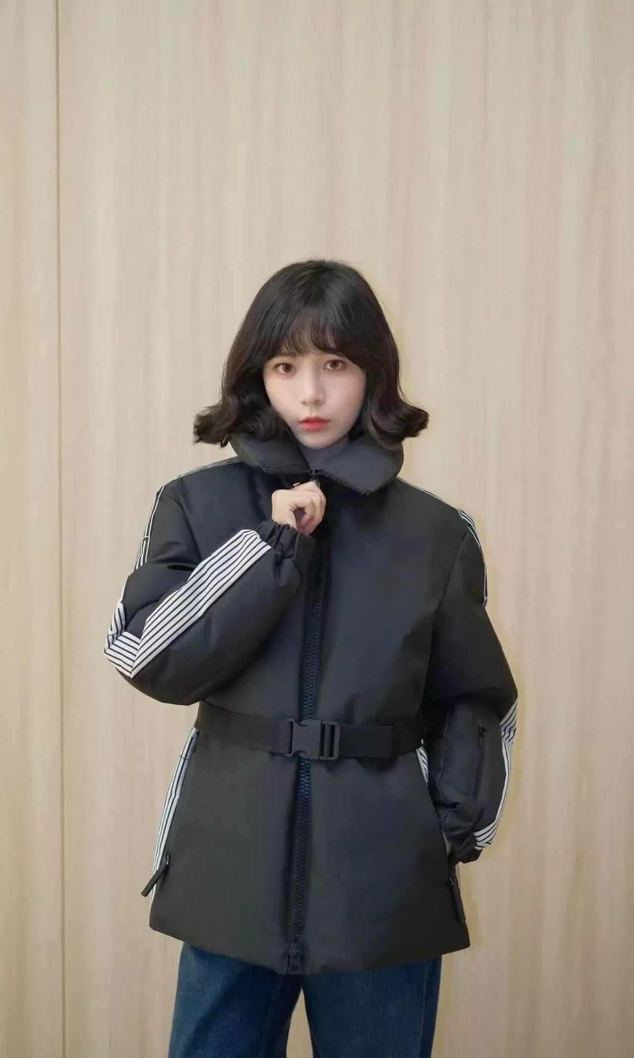 디올 사이드 스트라이프 벨트 여성용 쇼트 패딩 상세 이미지 10