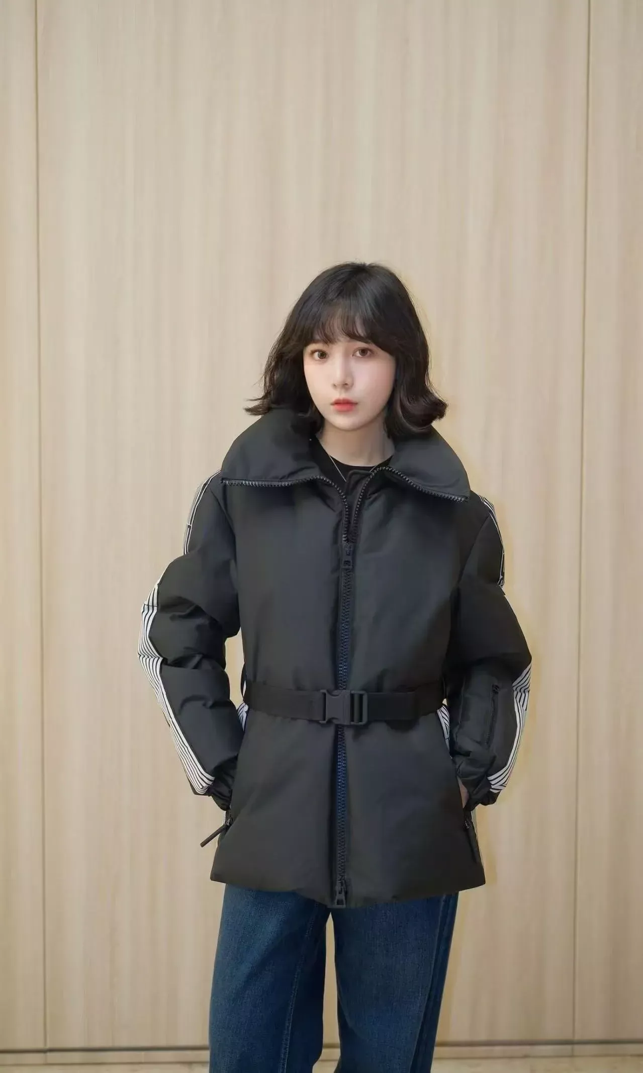 디올 사이드 스트라이프 벨트 여성용 쇼트 패딩 상세 이미지 11