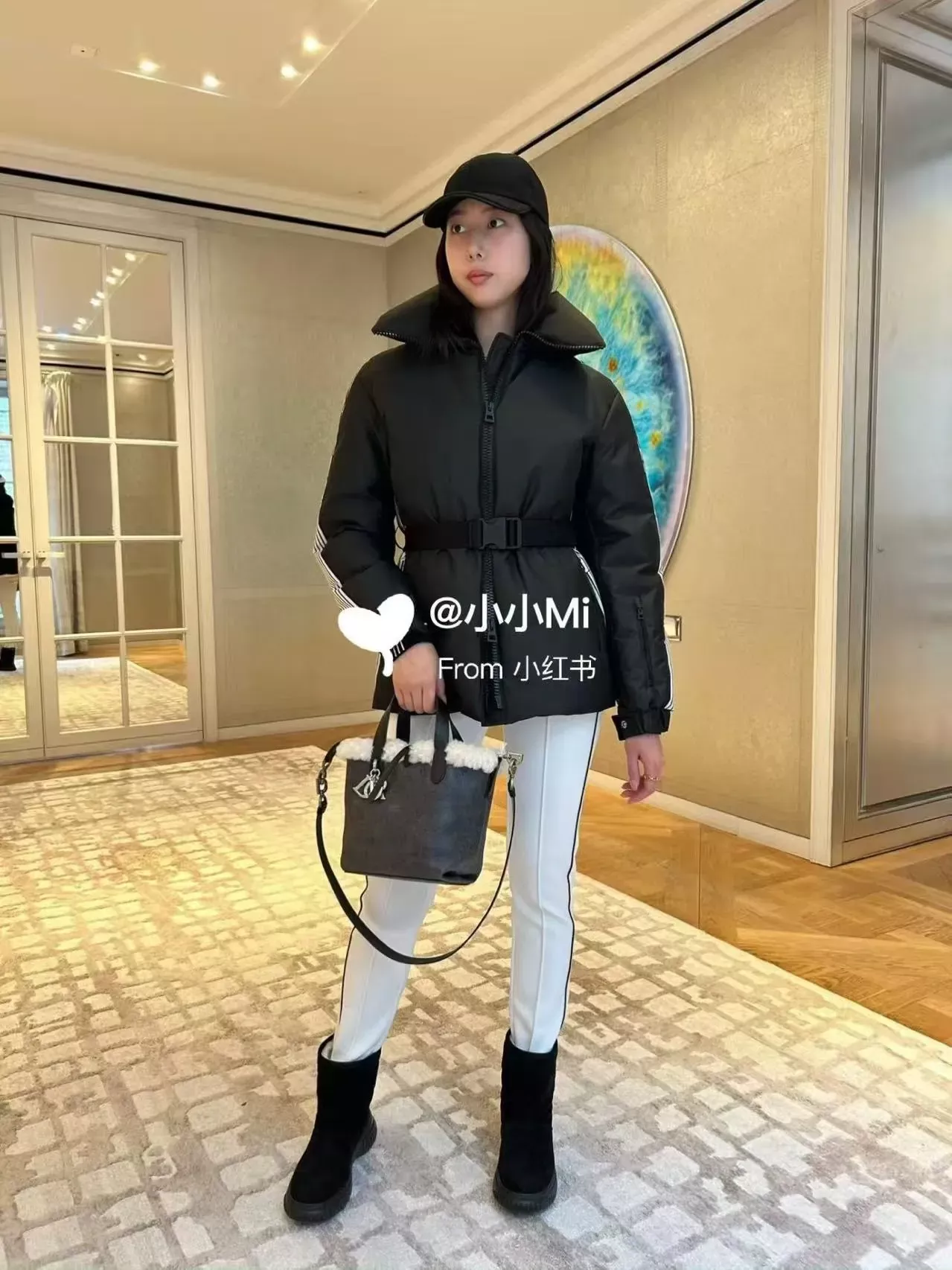 디올 사이드 스트라이프 벨트 여성용 쇼트 패딩 상세 이미지 13