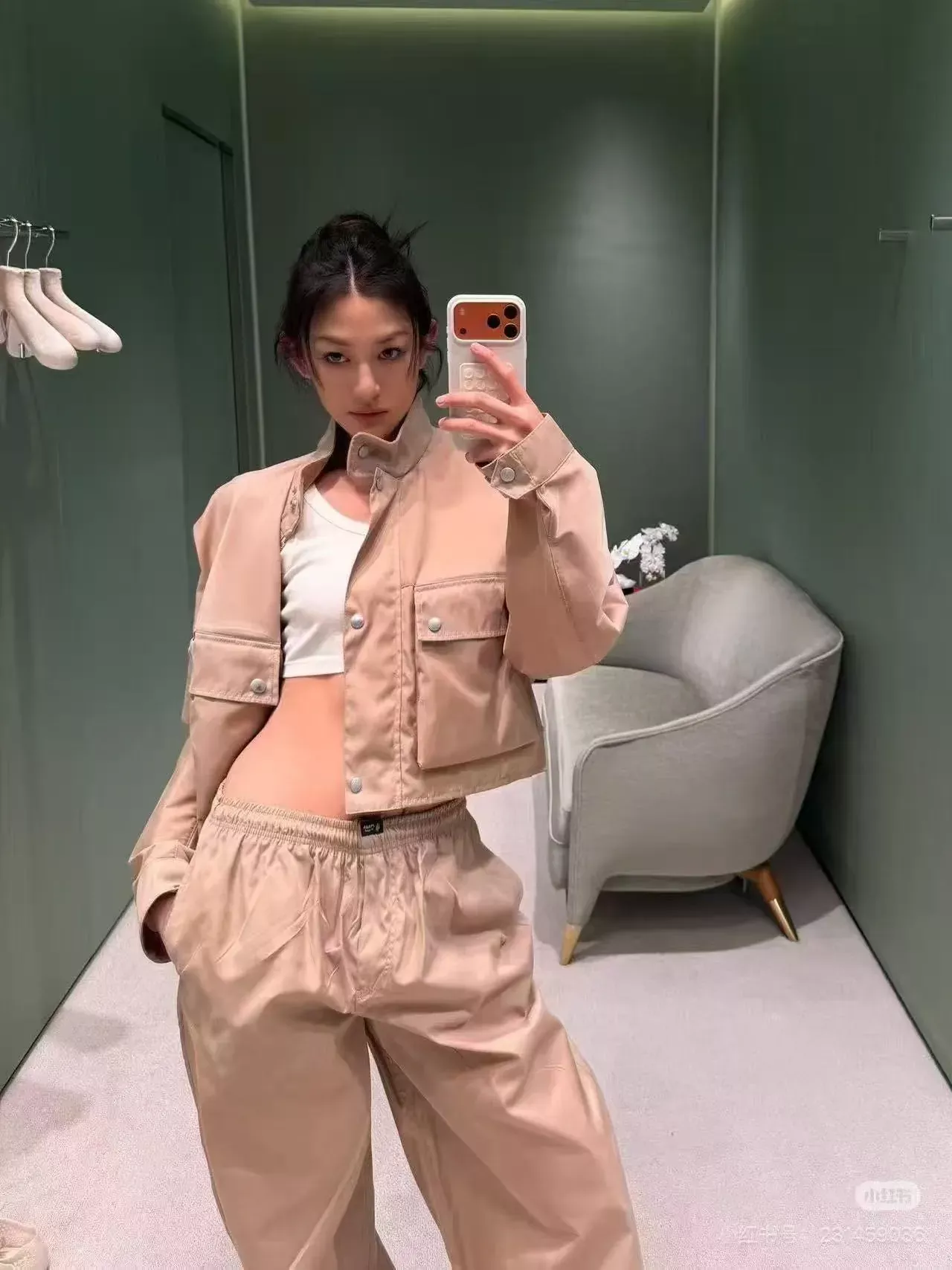 프라다 빅포켓 스탠드 칼라 여성용 쇼트 코트 상세 이미지 20
