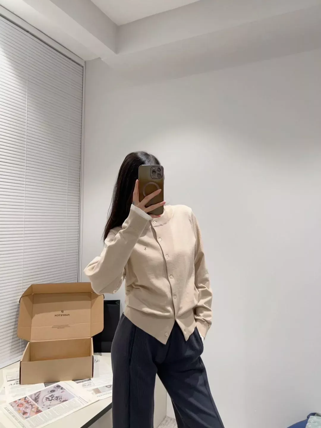 헤지스 배색 레이어드 여성용 긴소매 가디건 상세 이미지 54