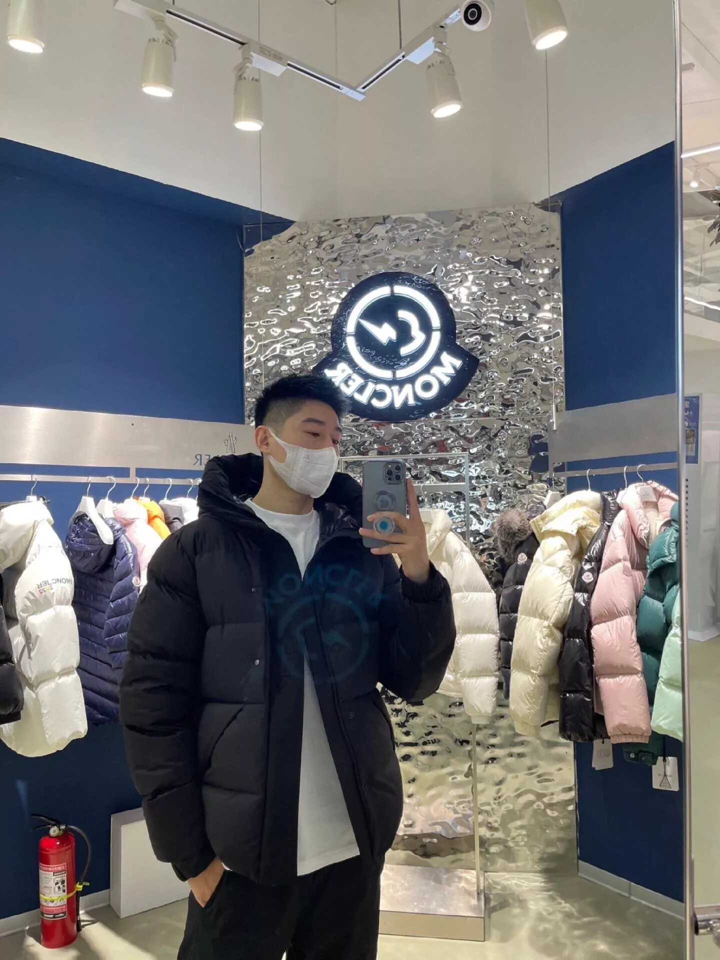 몽클레어 후드 쇼트 다운 남녀공용 쇼트 패딩 상세 이미지 37