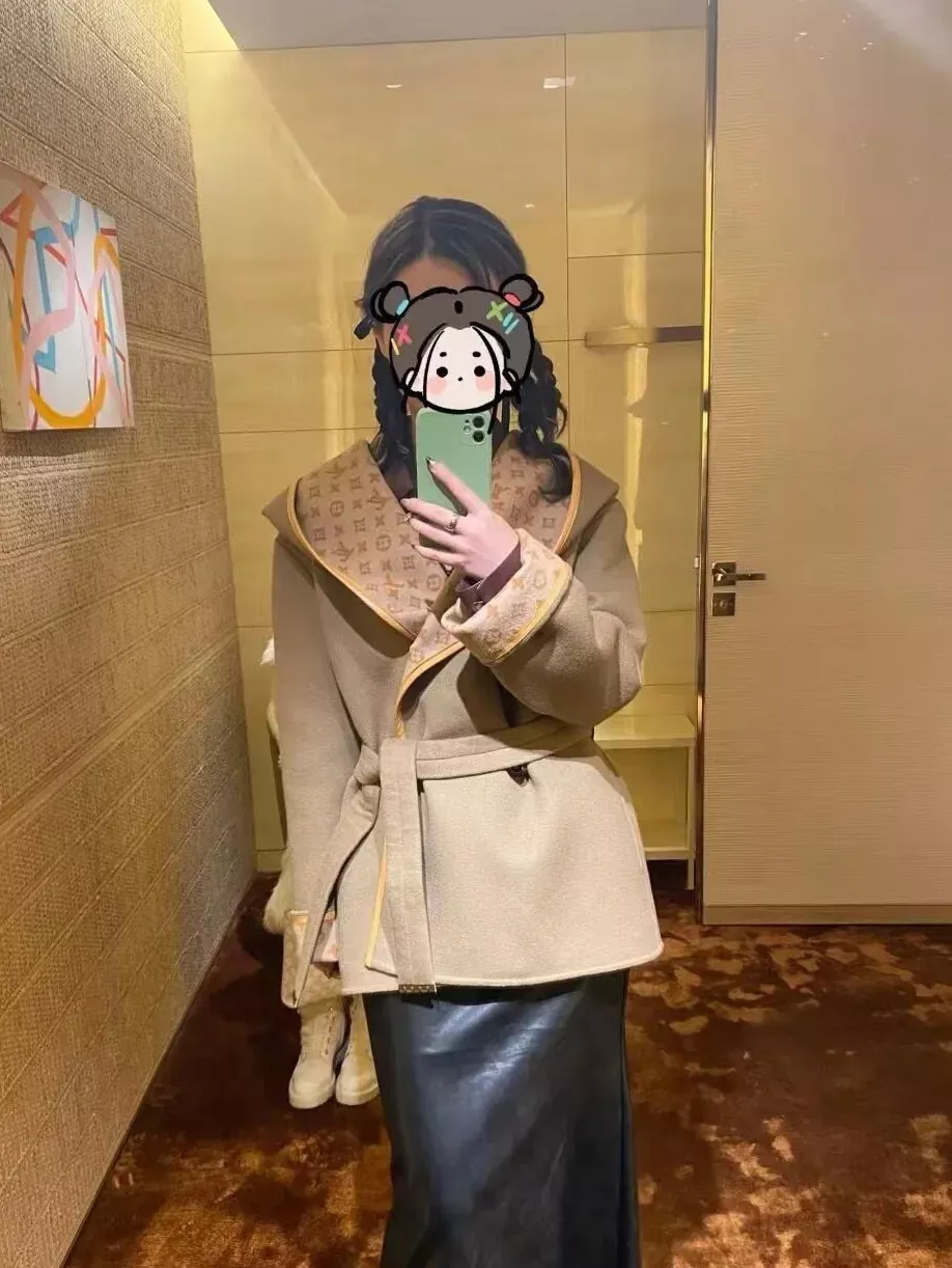 루이비통 모노그램 사선 여밈 여성용 하프 코트 상세 이미지 20