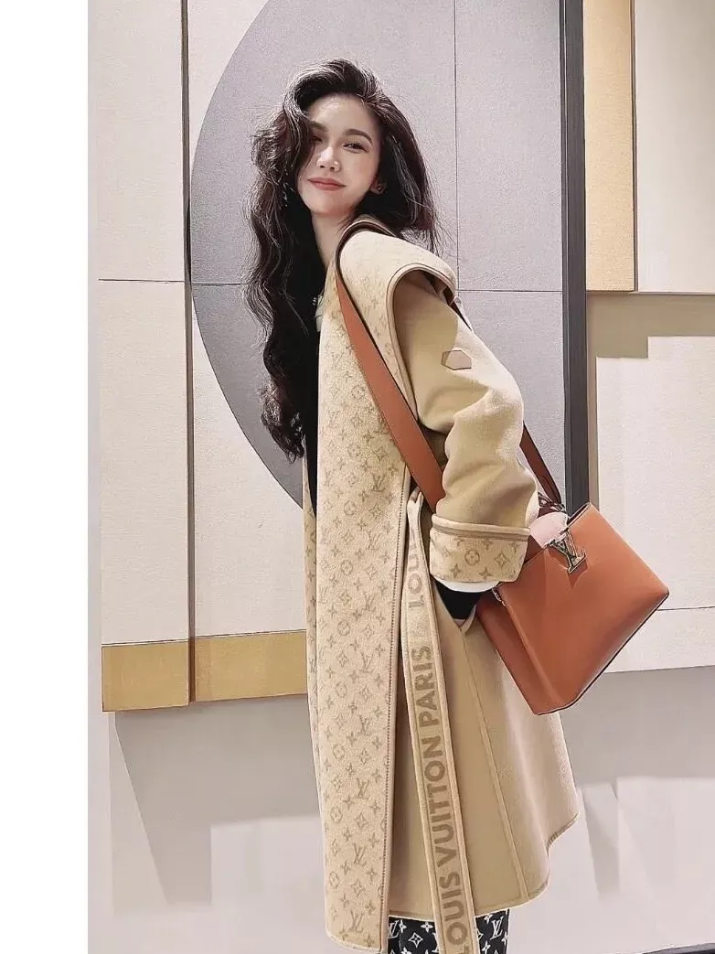 루이비통 랩 스타일 후드 여성용 롱 코트 상세 이미지 17