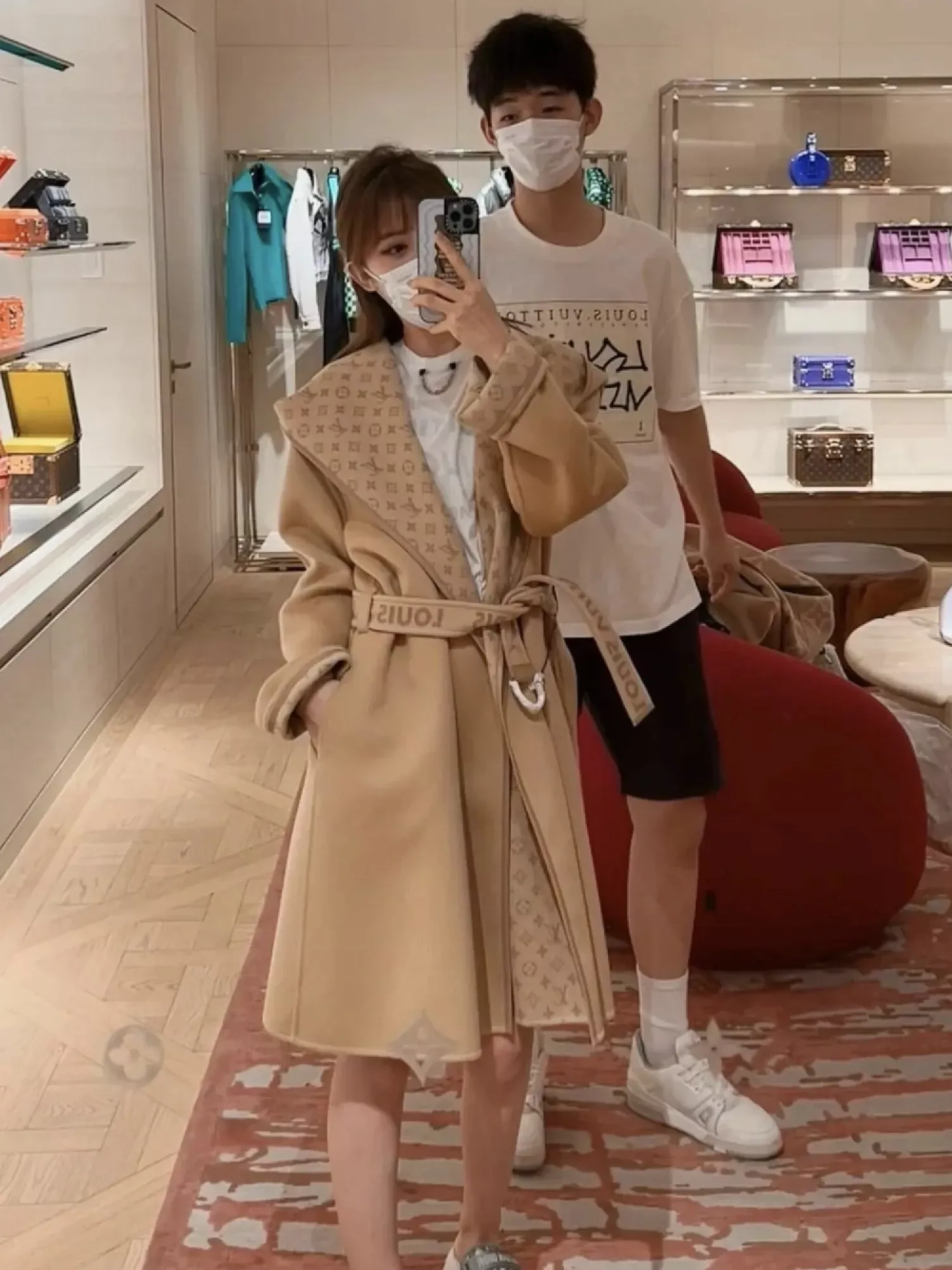 루이비통 랩 스타일 후드 여성용 롱 코트 상세 이미지 18