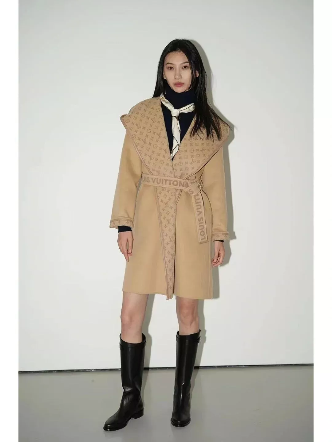루이비통 랩 스타일 후드 여성용 롱 코트 상세 이미지 21