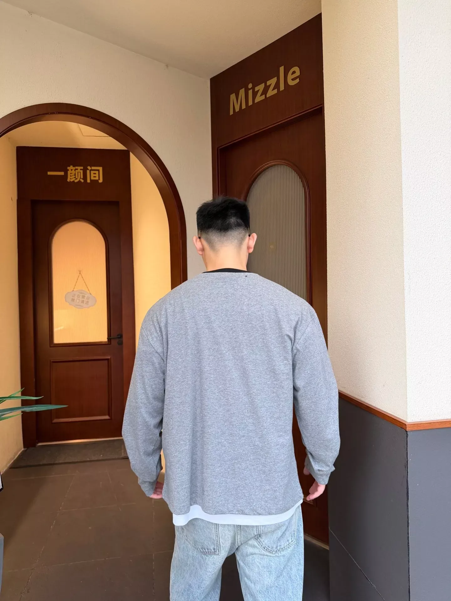 미우미우 배색 칼라 자수 남녀공용 긴소매 티셔츠 상세 이미지 12