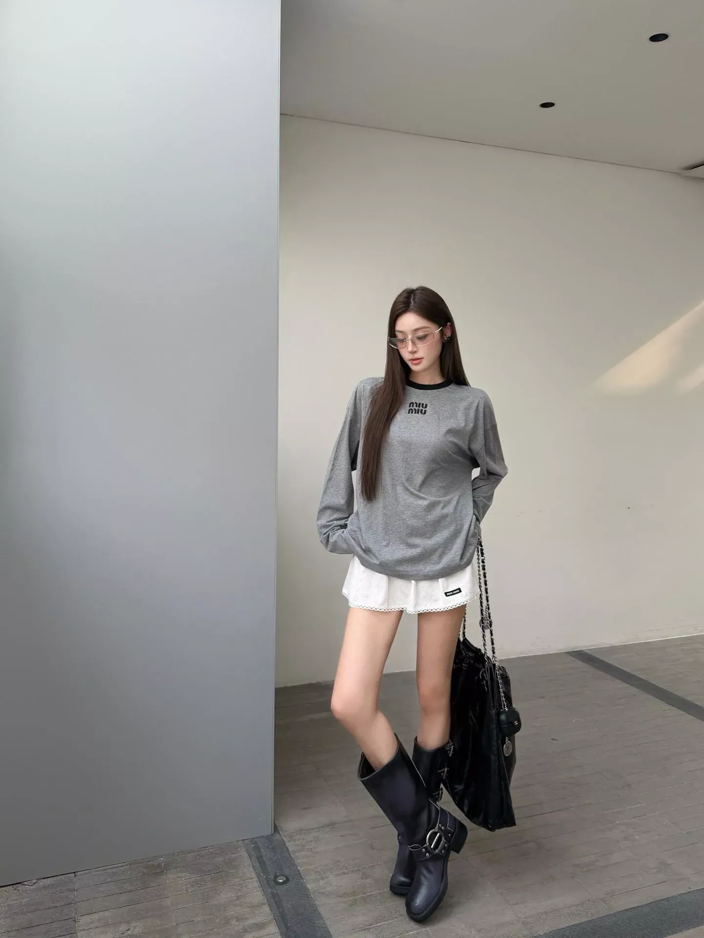미우미우 배색 칼라 자수 남녀공용 긴소매 티셔츠 상세 이미지 27