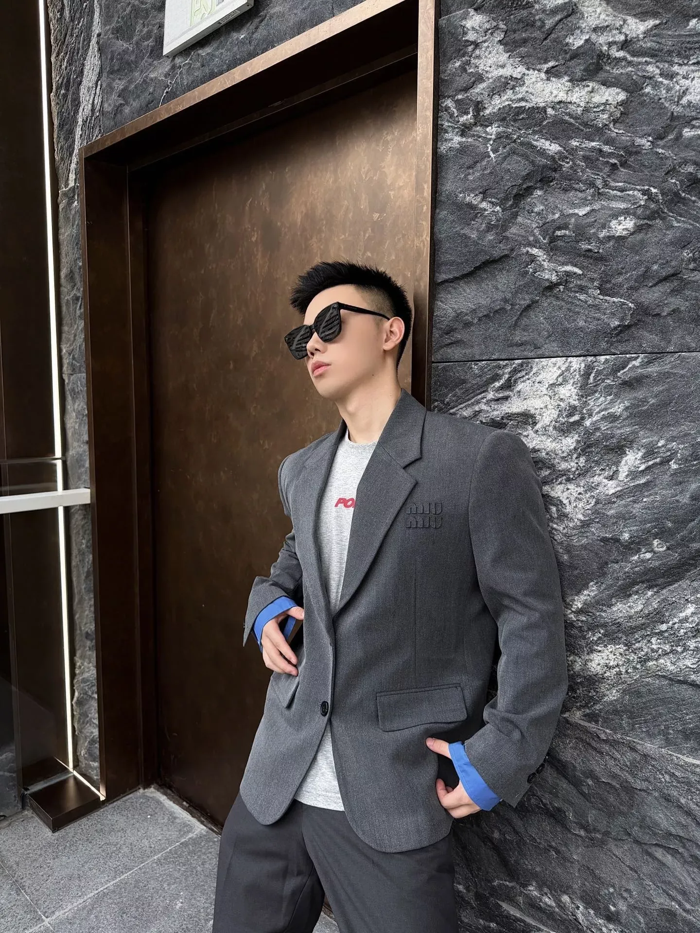 미우미우 탈부착 소매 울 남녀공용 정장 재킷 상세 이미지 14