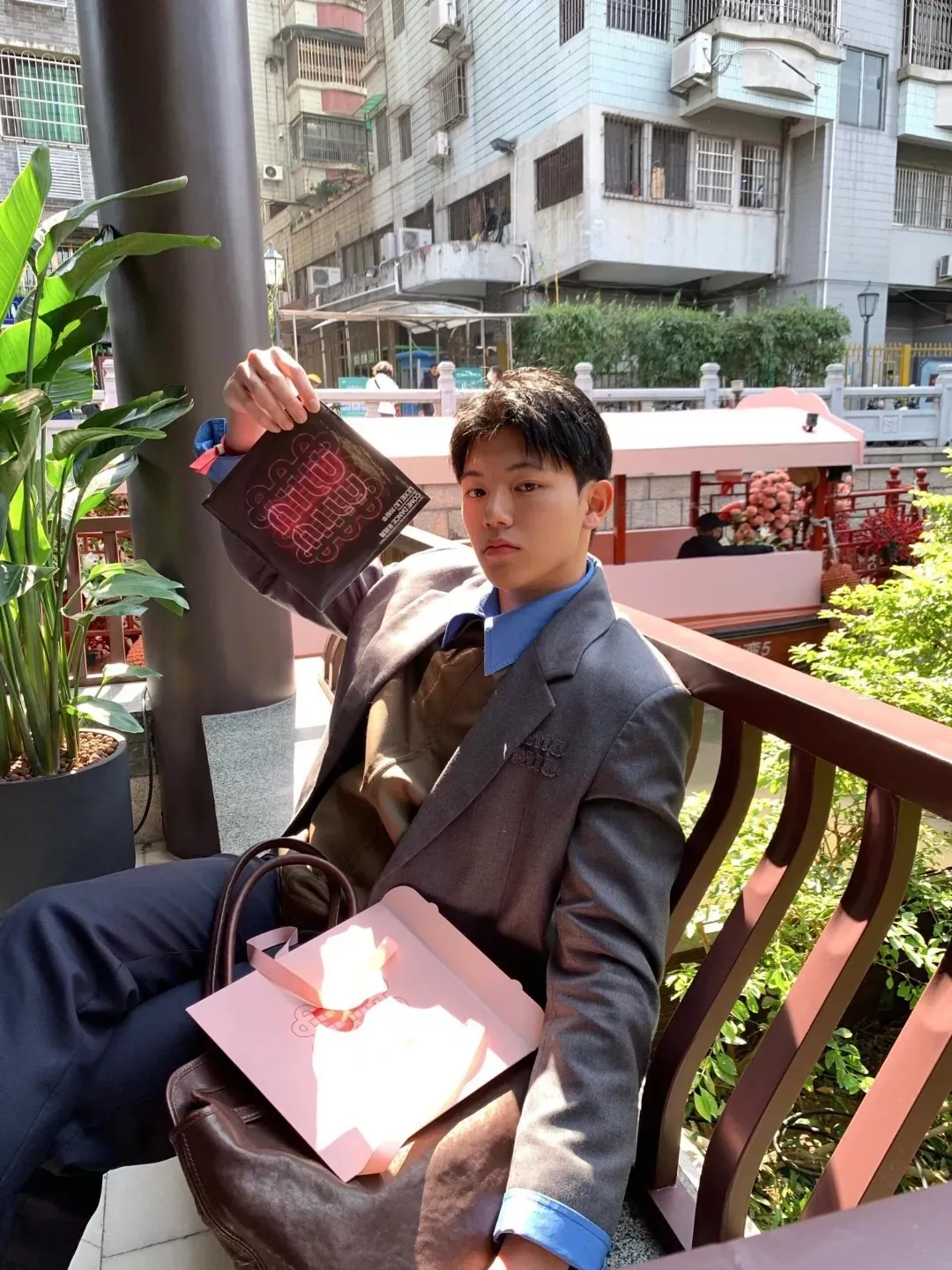 미우미우 탈부착 소매 울 남녀공용 정장 재킷 상세 이미지 23