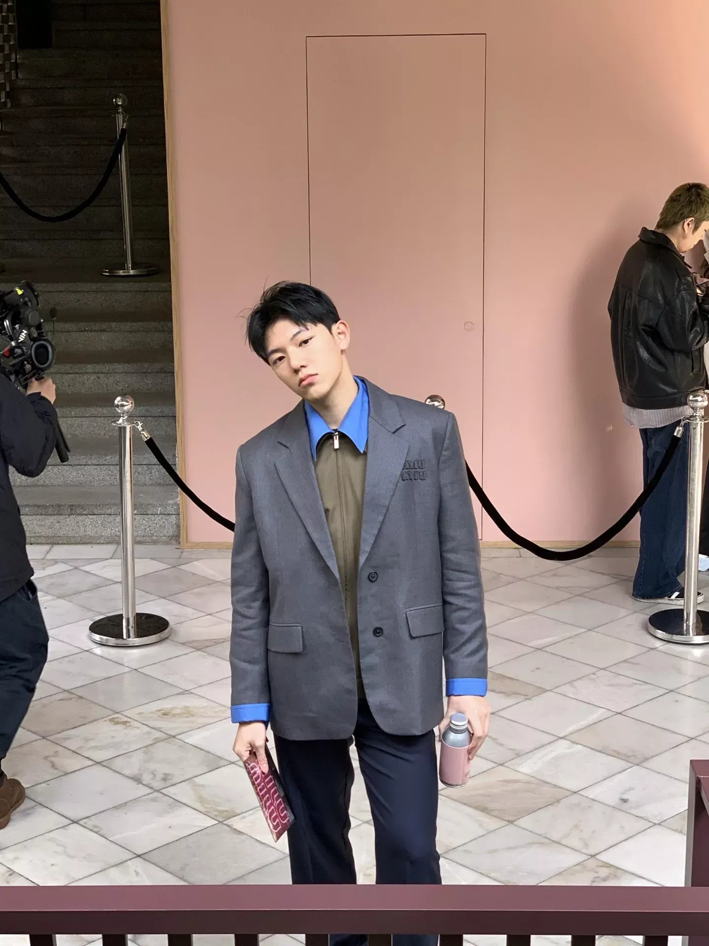미우미우 탈부착 소매 울 남녀공용 정장 재킷 상세 이미지 24