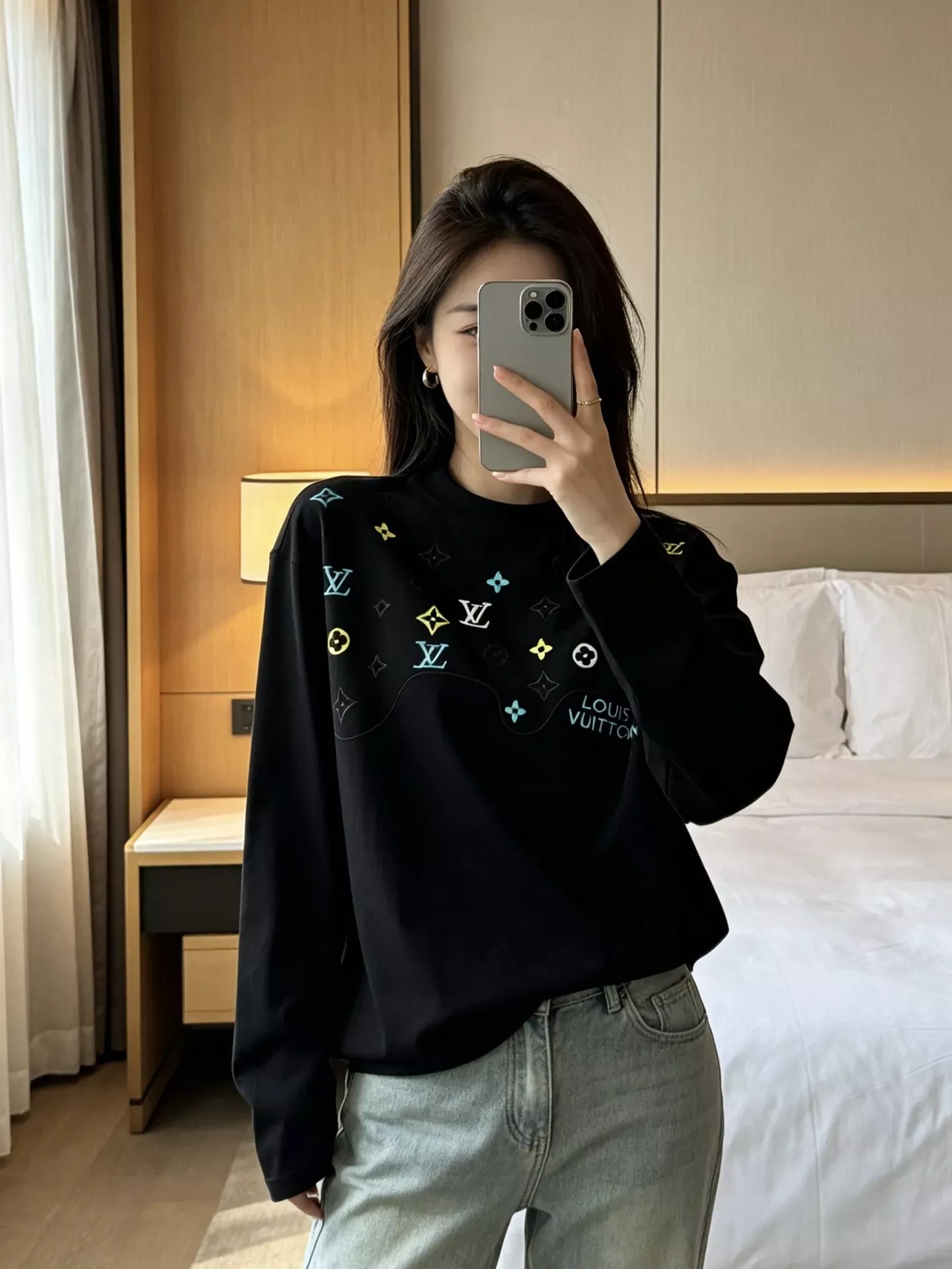 루이비통 자수 루즈핏 남녀공용 긴소매 티셔츠 상세 이미지 12