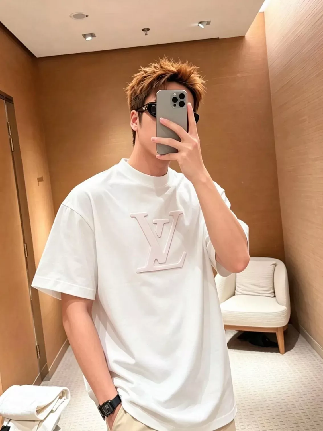 루이비통 레이저 커팅 로고 반소매 남녀공용 반소매 티셔츠 상세 이미지 12