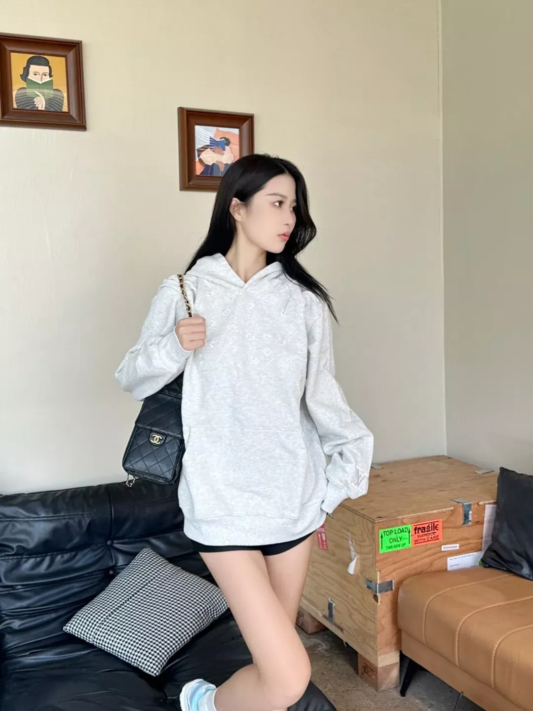 루이비통 암문 모노그램 자수 남녀공용 후드 티셔츠 상세 이미지 13