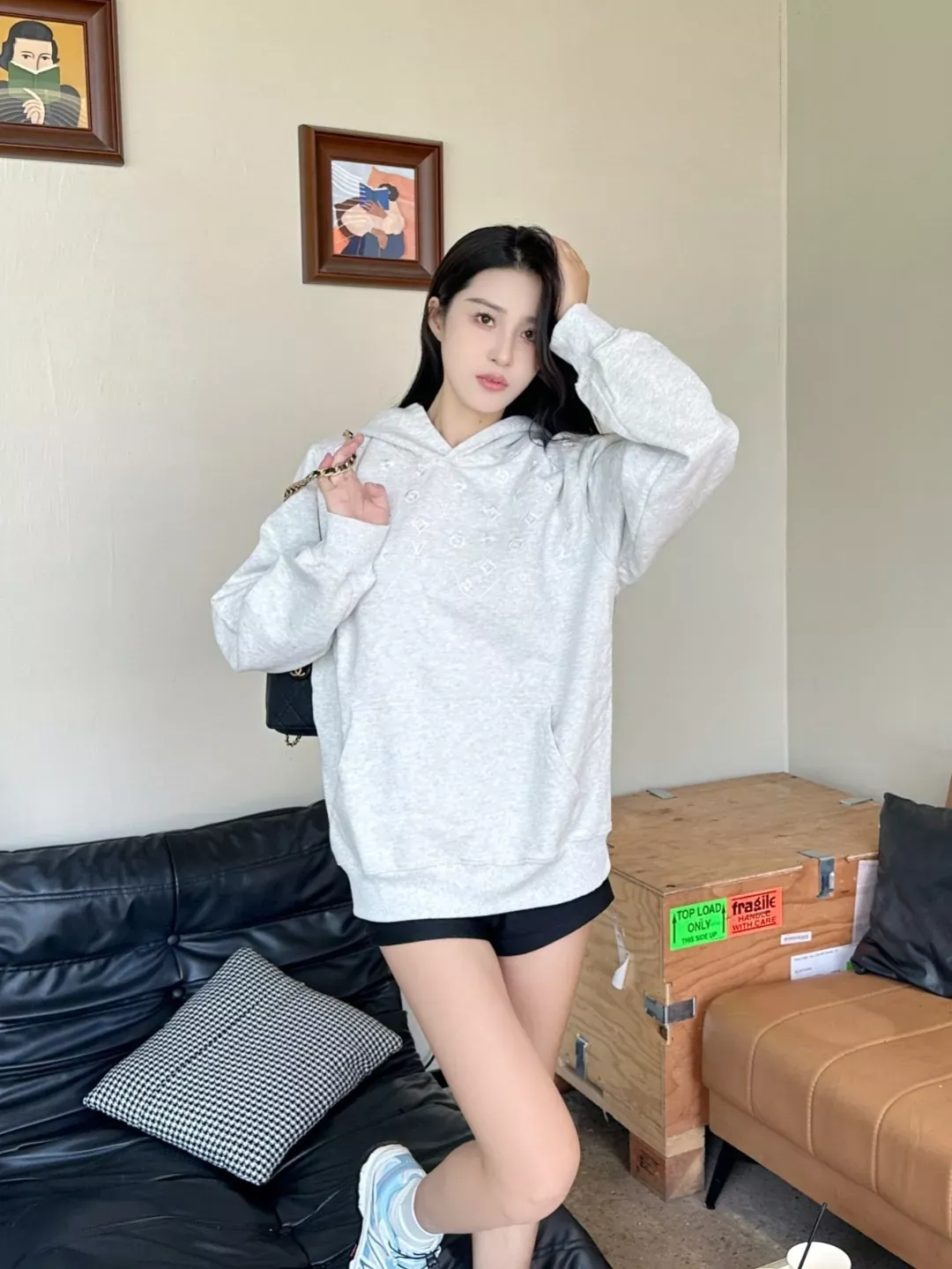루이비통 암문 모노그램 자수 남녀공용 후드 티셔츠 상세 이미지 14