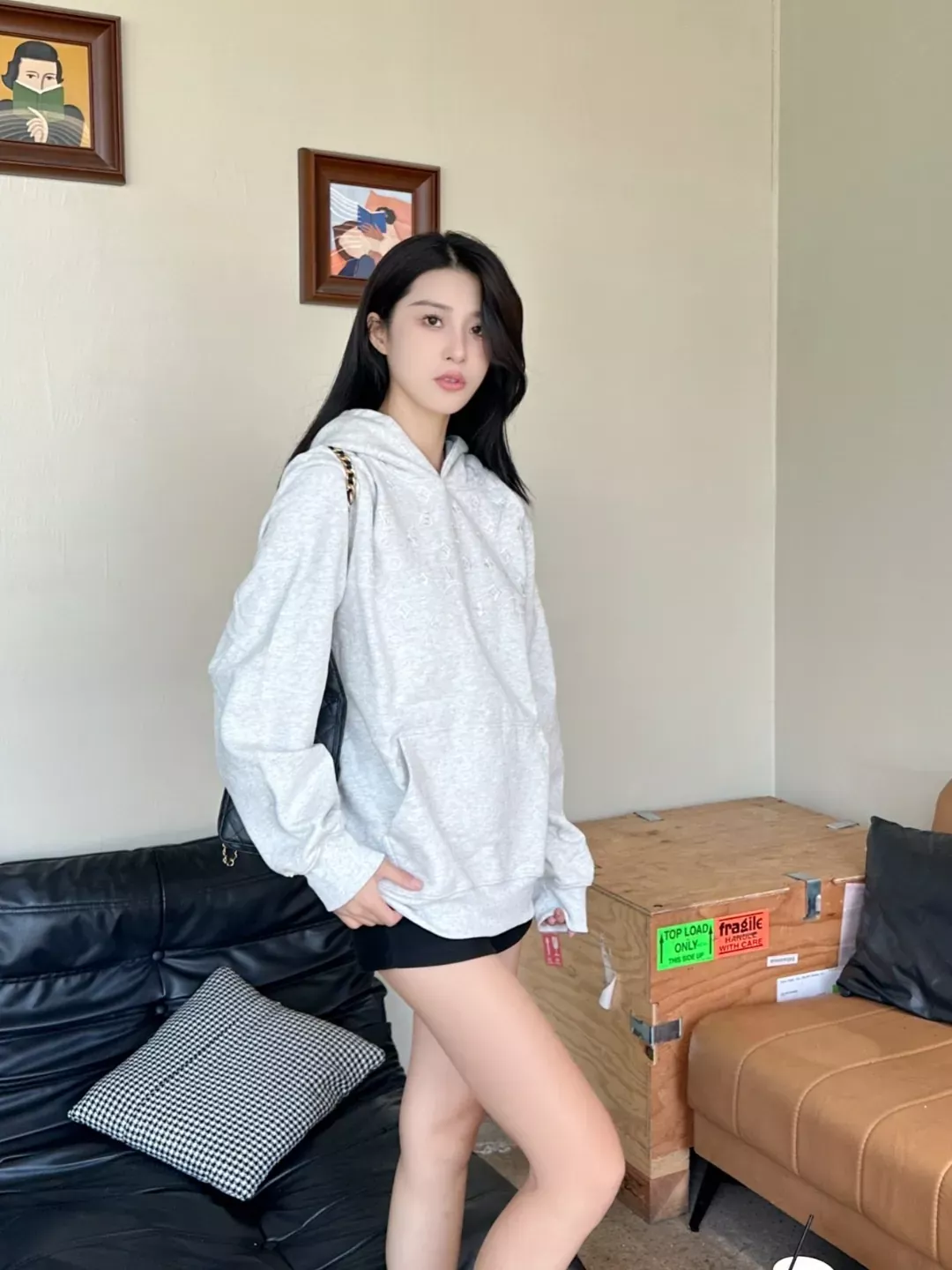 루이비통 암문 모노그램 자수 남녀공용 후드 티셔츠 상세 이미지 15