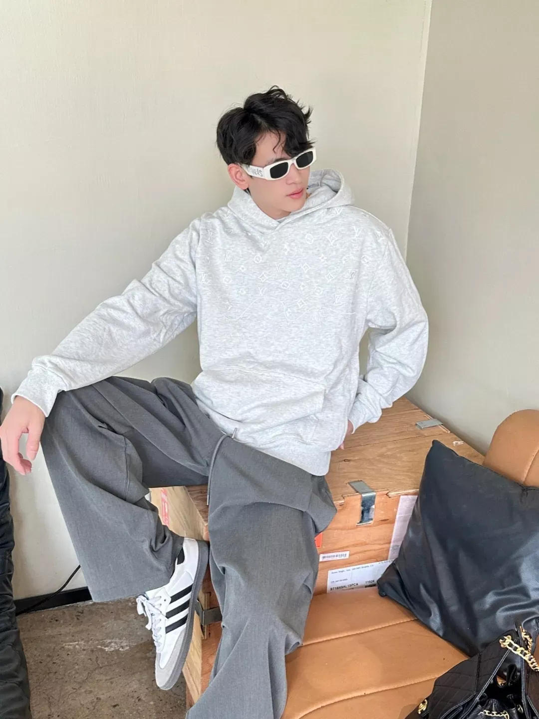 루이비통 암문 모노그램 자수 남녀공용 후드 티셔츠 상세 이미지 18