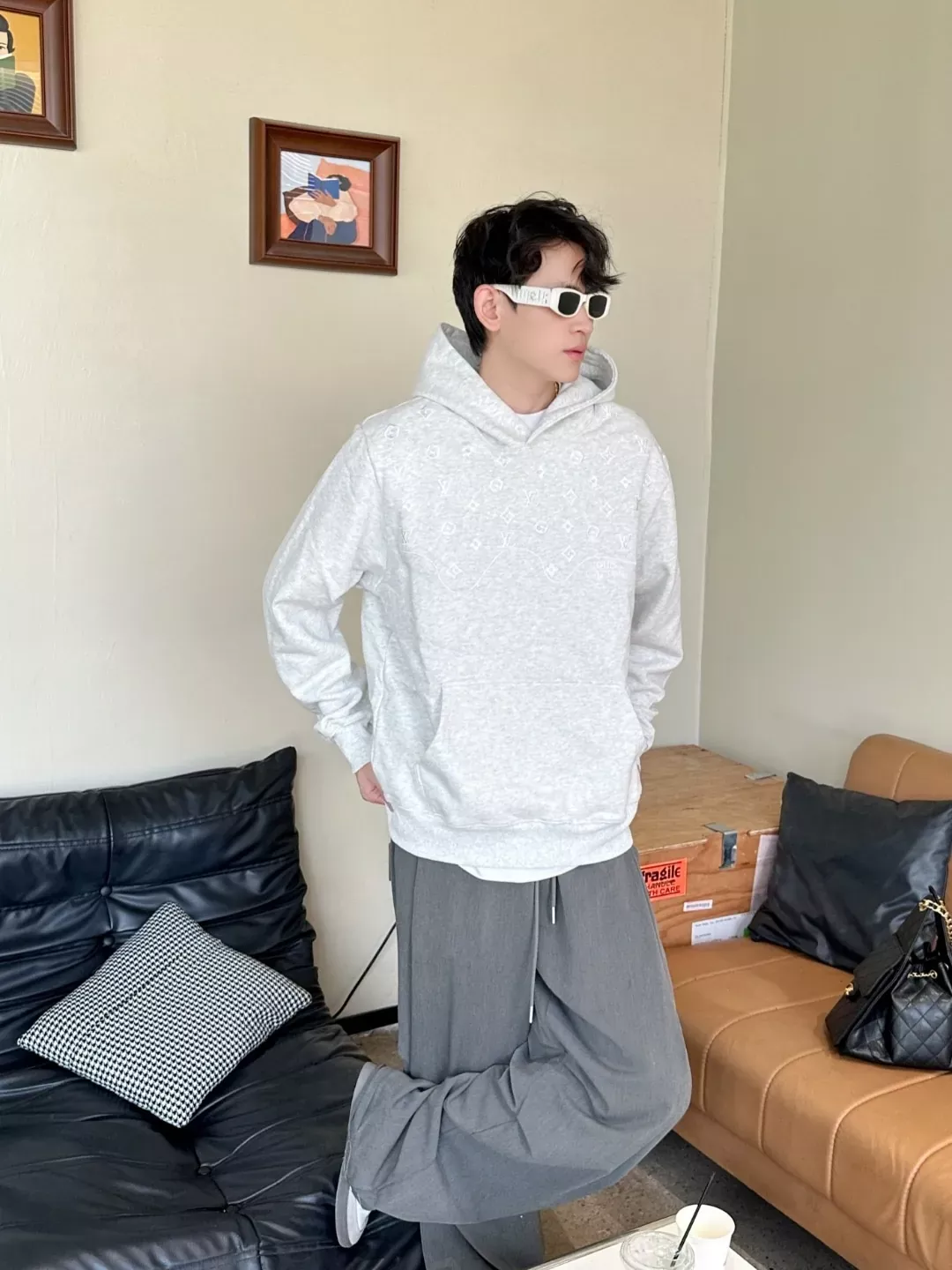 루이비통 암문 모노그램 자수 남녀공용 후드 티셔츠 상세 이미지 20