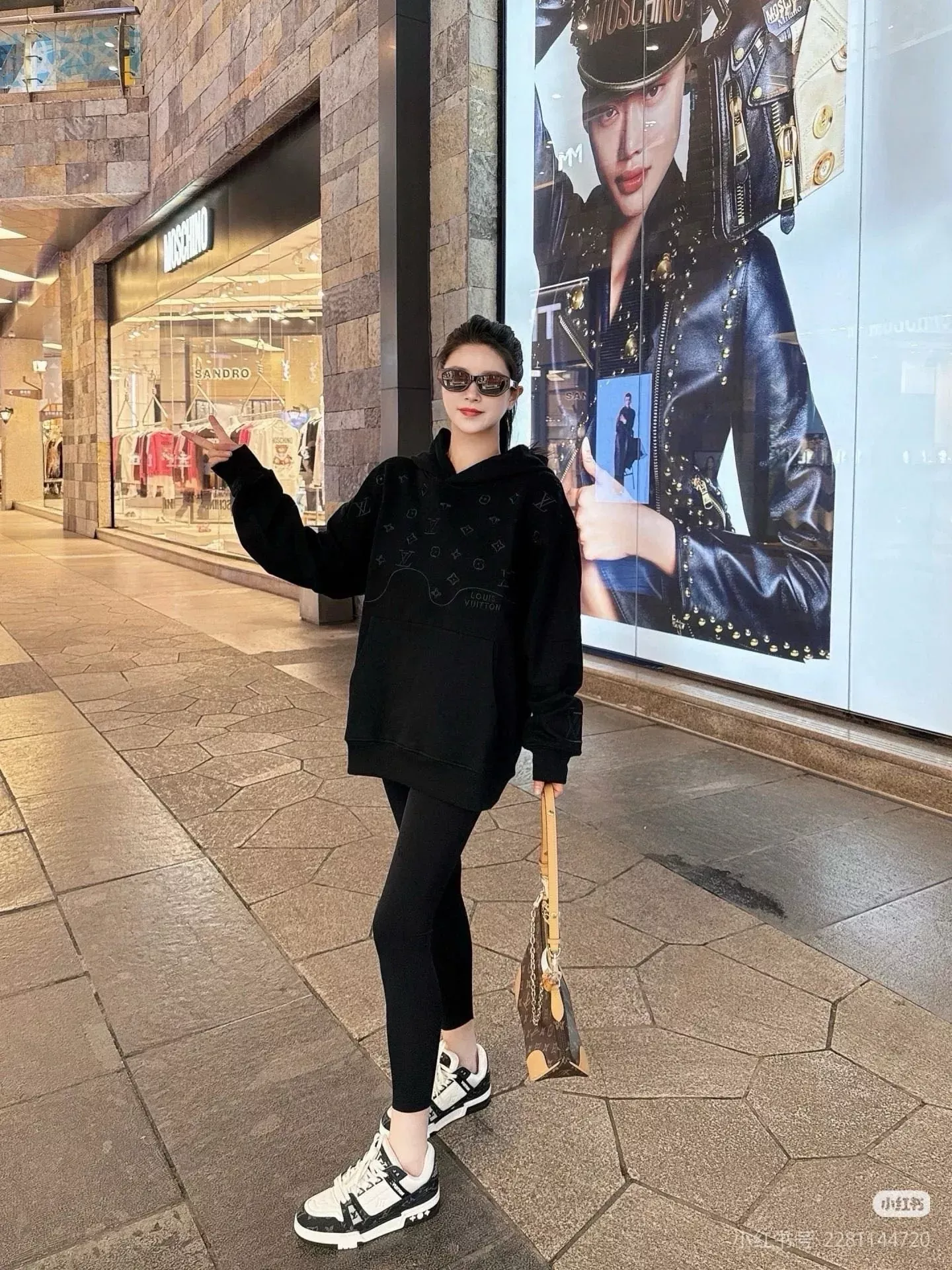 루이비통 암패턴 자수 배색 남녀공용 후드 티셔츠 상세 이미지 13