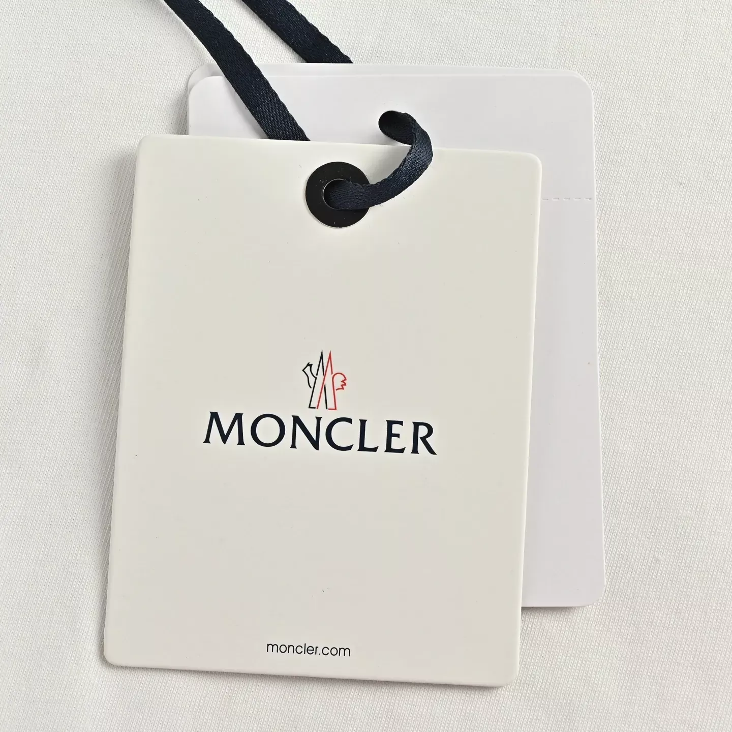 몽클레어 플로킹 레터 프린트 남녀공용 긴소매 티셔츠 상세 이미지 7