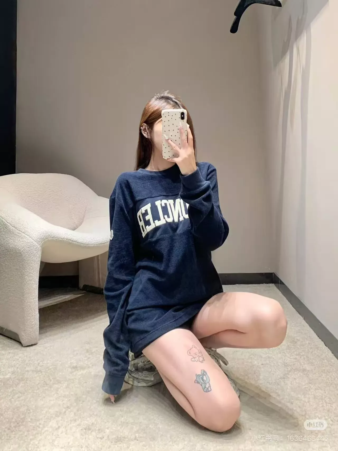 몽클레어 타월 자수 레터링 남녀공용 긴소매 티셔츠 상세 이미지 16