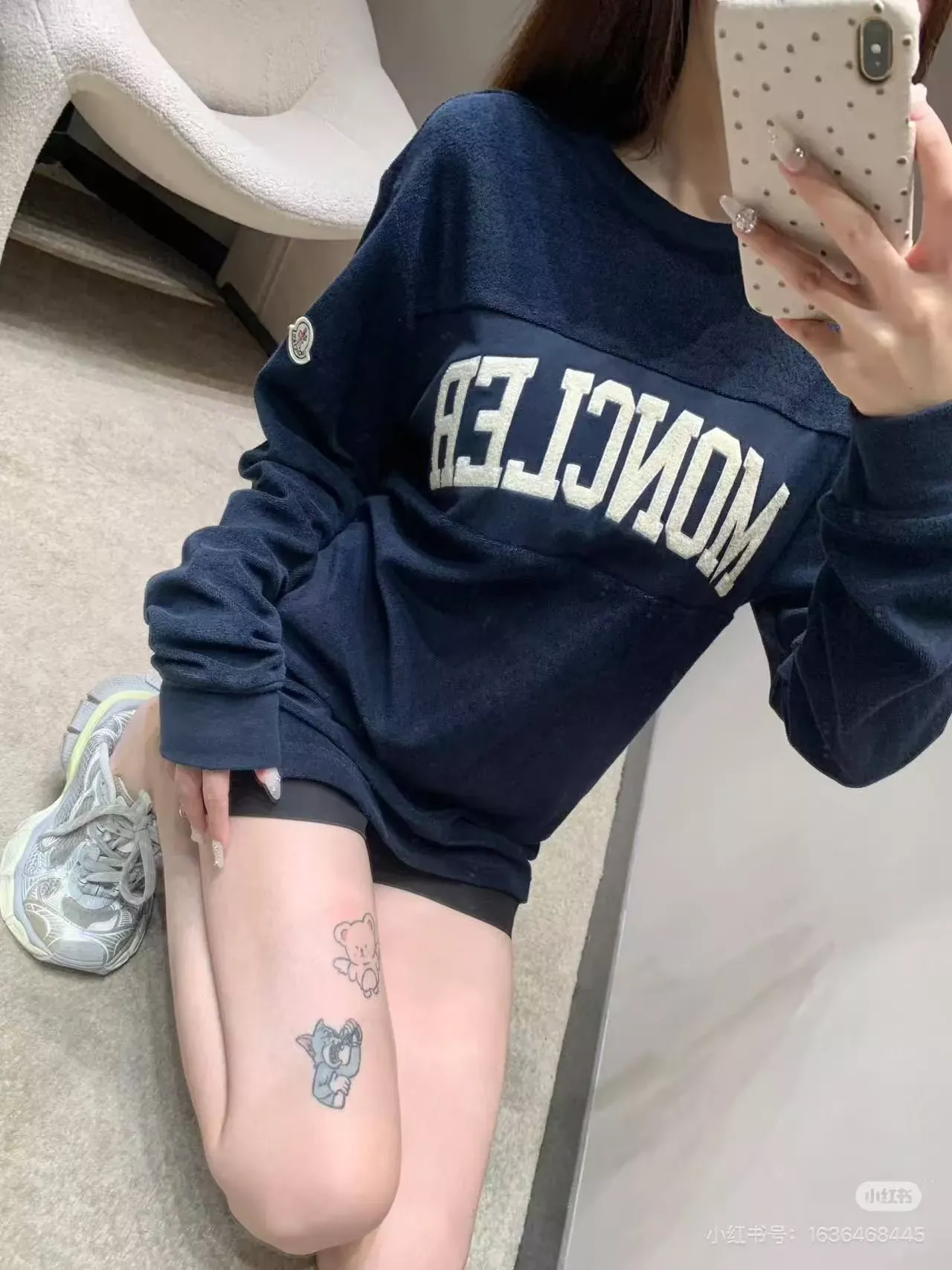 몽클레어 타월 자수 레터링 남녀공용 긴소매 티셔츠 상세 이미지 18