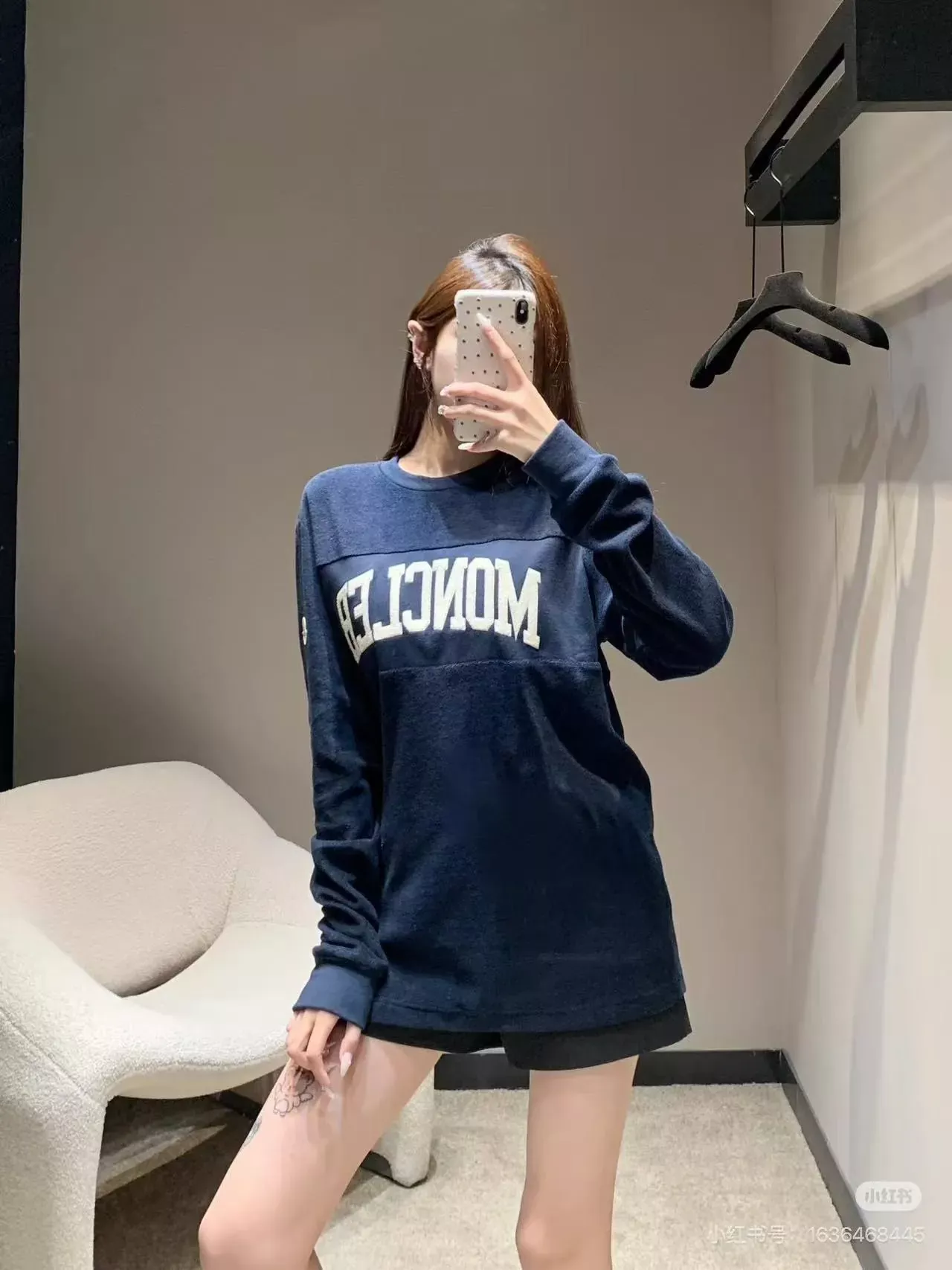 몽클레어 타월 자수 레터링 남녀공용 긴소매 티셔츠 상세 이미지 19